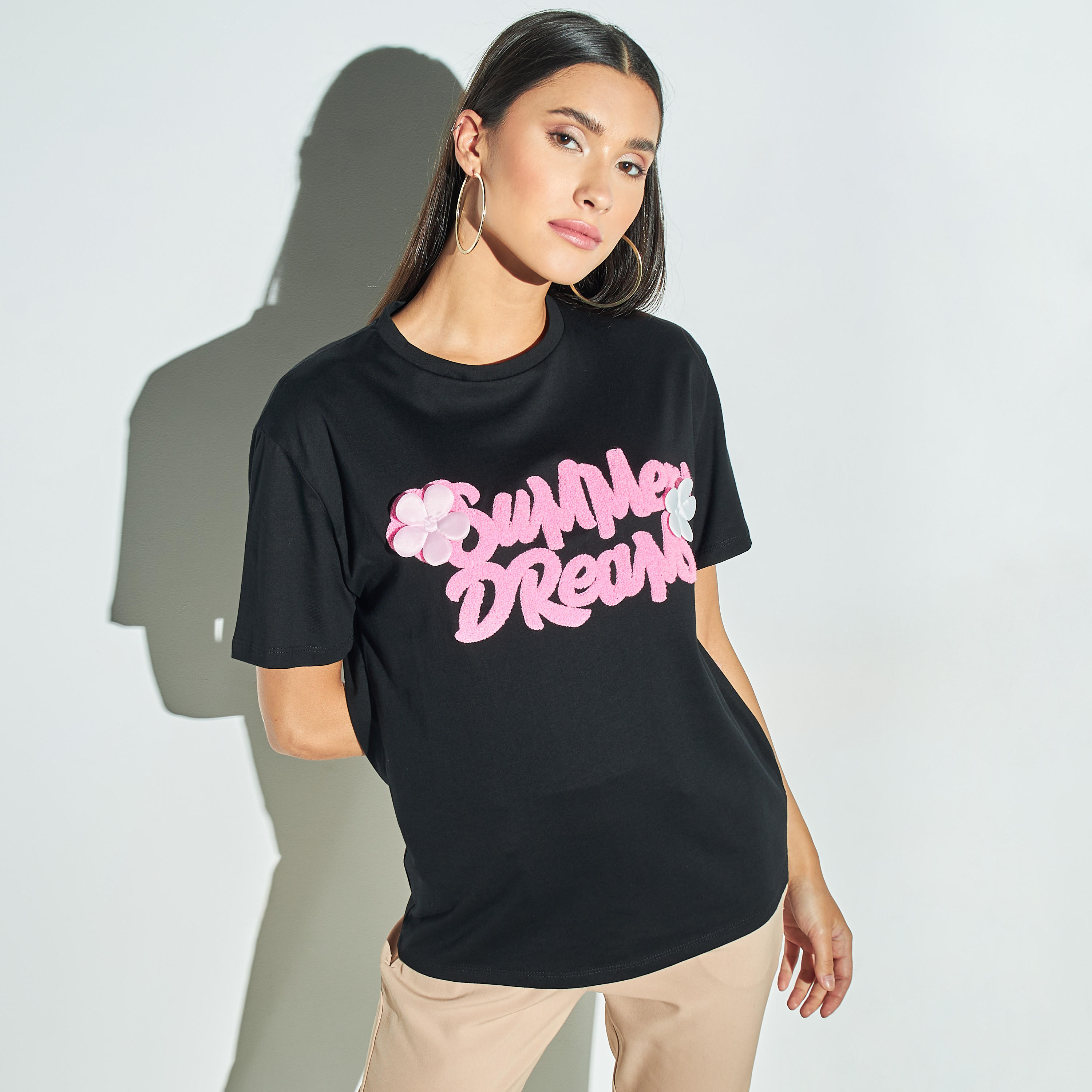 تيشيرت مزيّن بياقة ضيقة وأكمام قصيرة من تو إكستريمز-women-clothing-tshirts-image-1