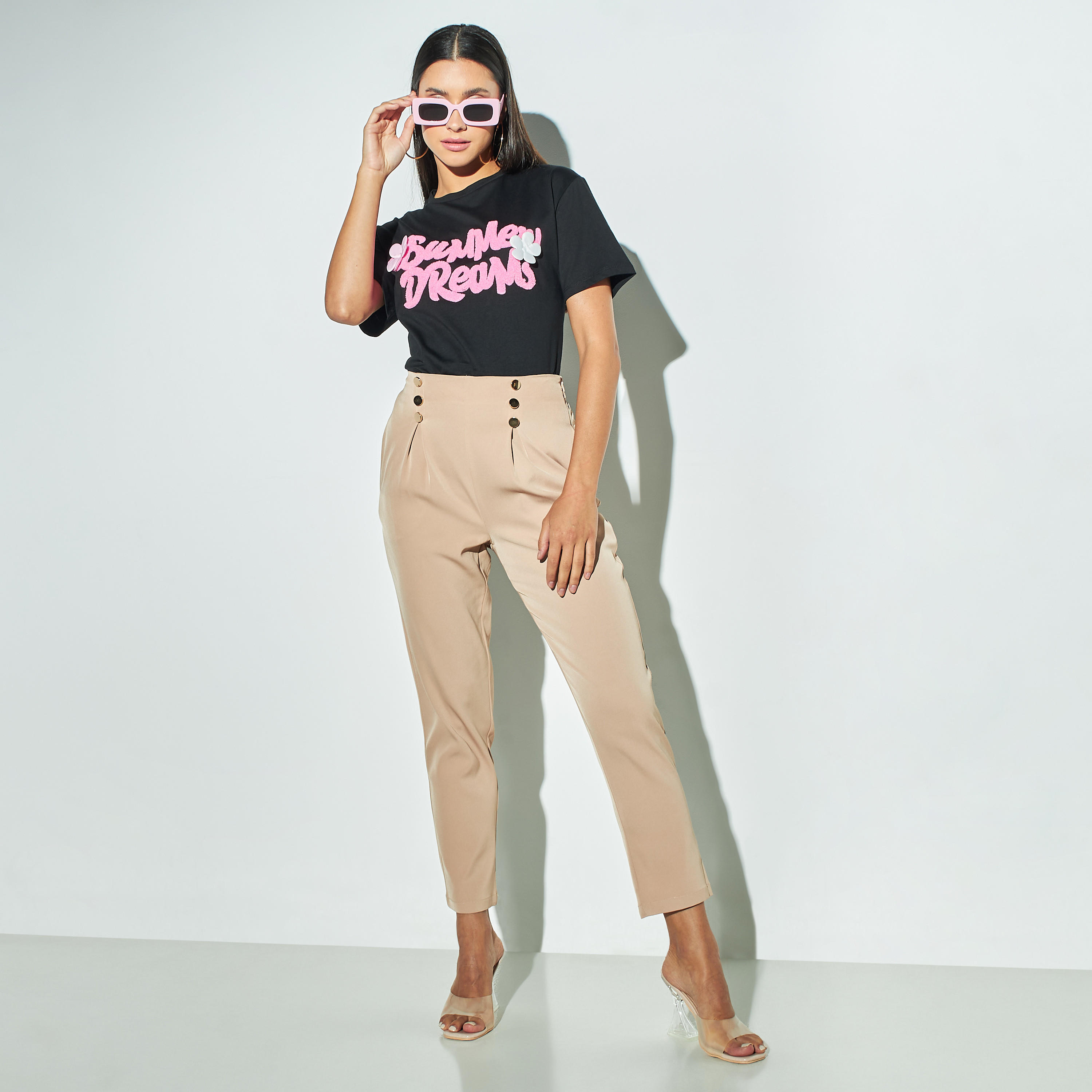 تيشيرت مزيّن بياقة ضيقة وأكمام قصيرة من تو إكستريمز-women-clothing-tshirts-image-2