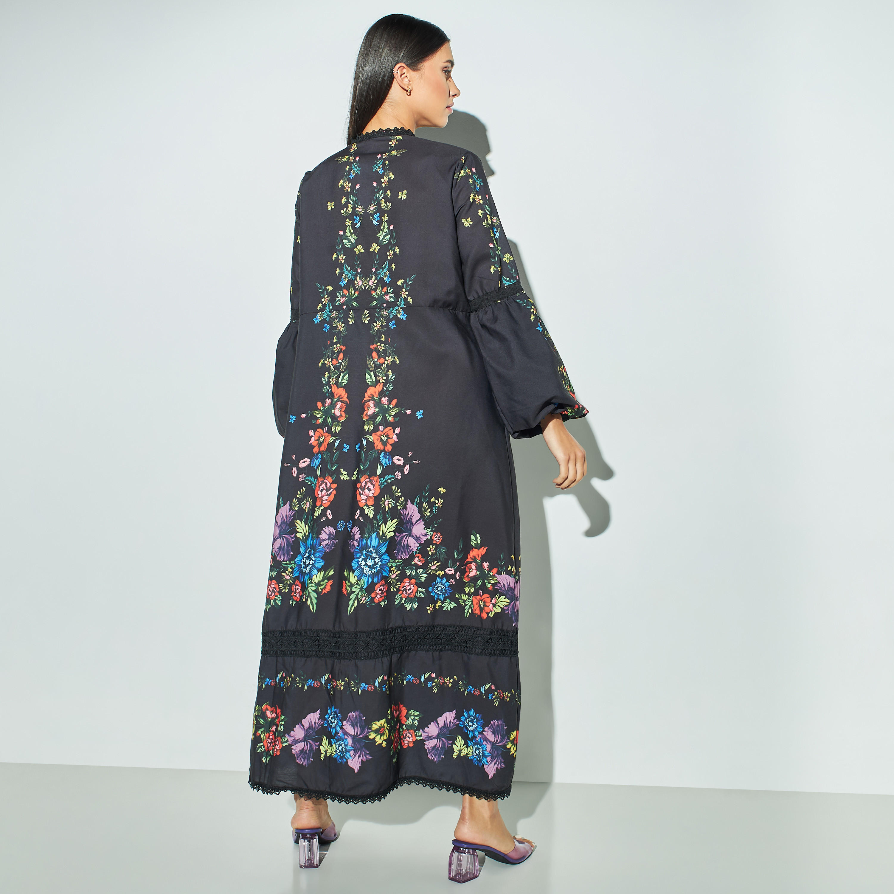 فستان بياقة ماندارين وأكمام جرس وطبعات زهرية من توإكستريمز-women-clothing-dresses-image-4