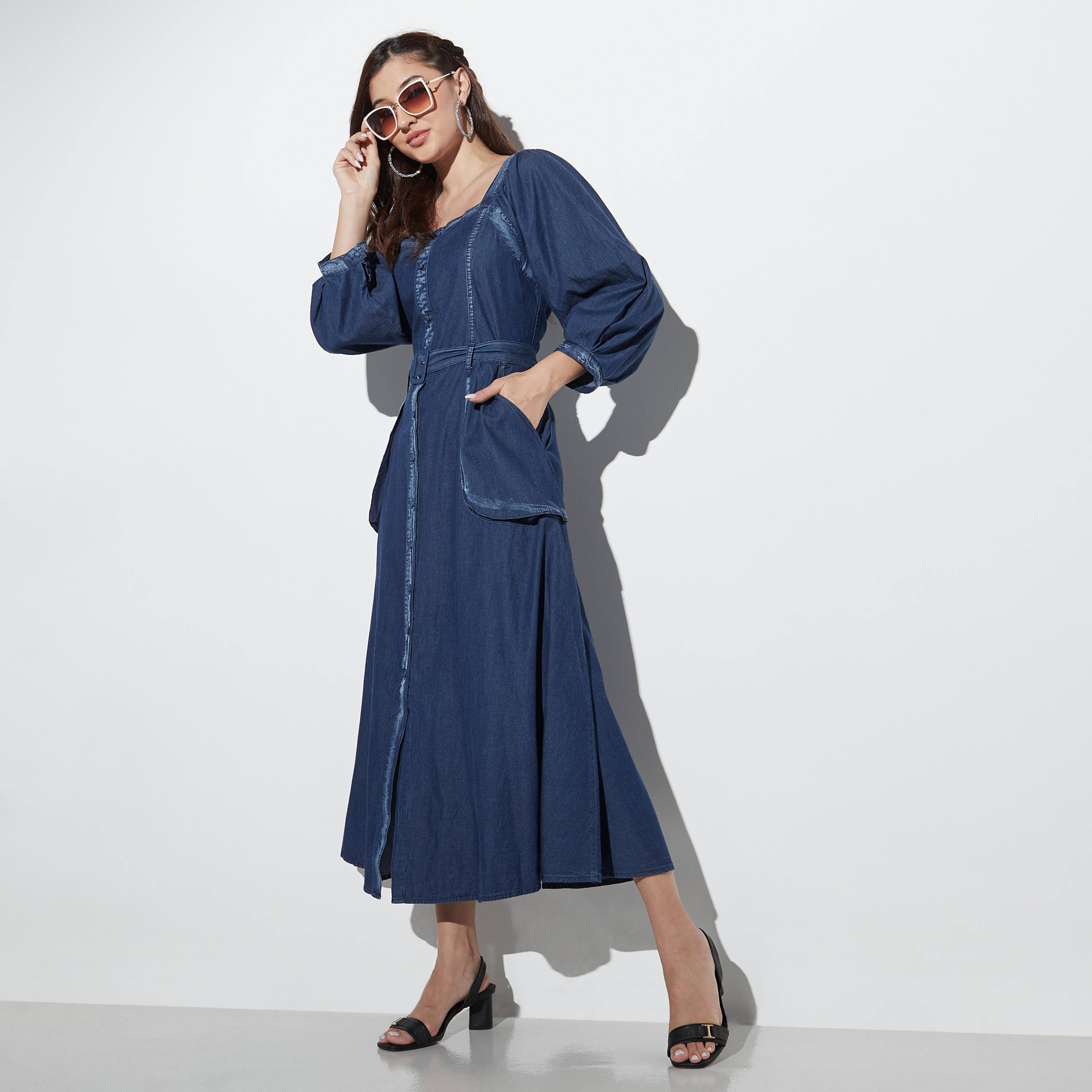 فستان قميص طويل سادة بحزام خصر وجيوب من تو إكستريمز-women-clothing-dresses-image-2