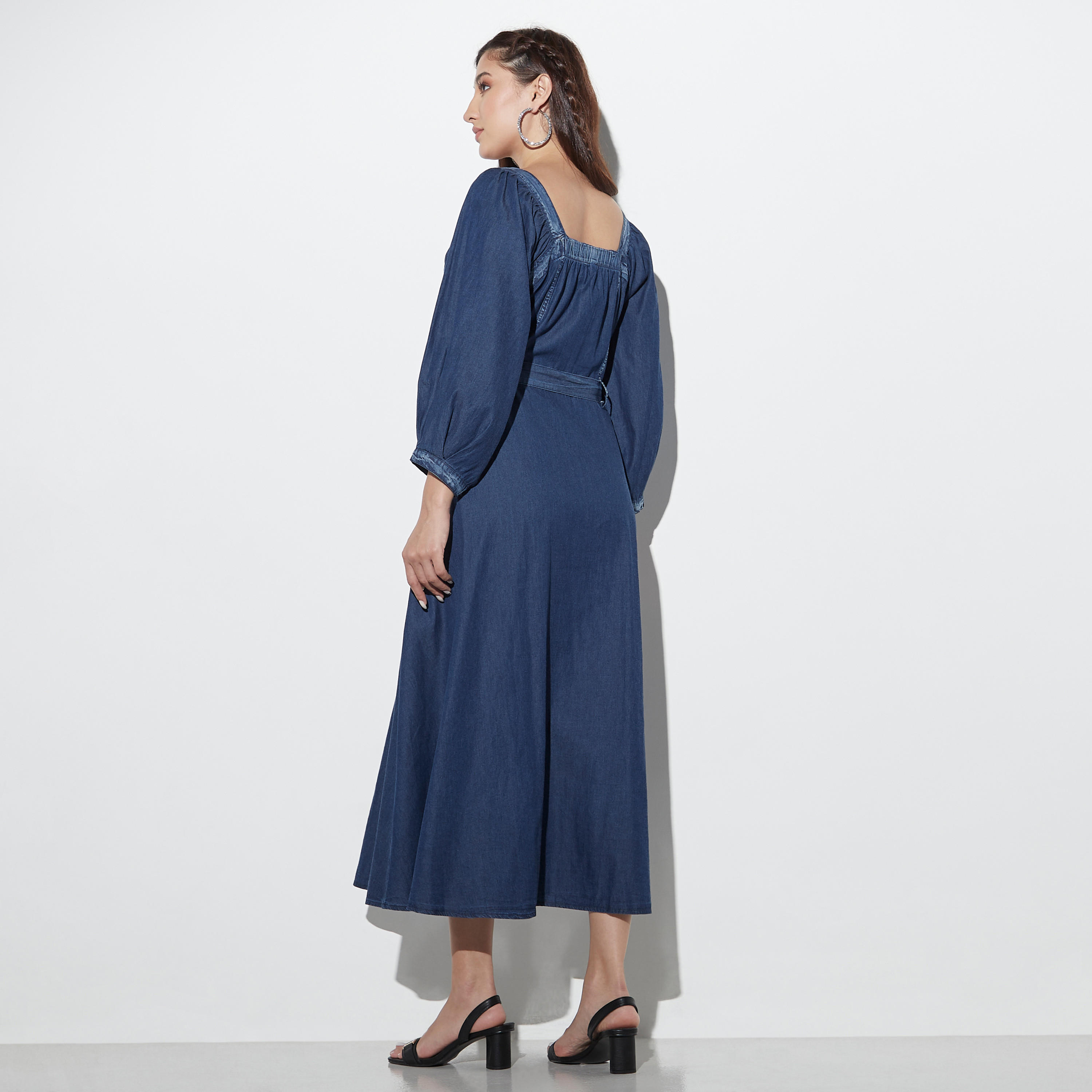 فستان قميص طويل سادة بحزام خصر وجيوب من تو إكستريمز-women-clothing-dresses-image-3