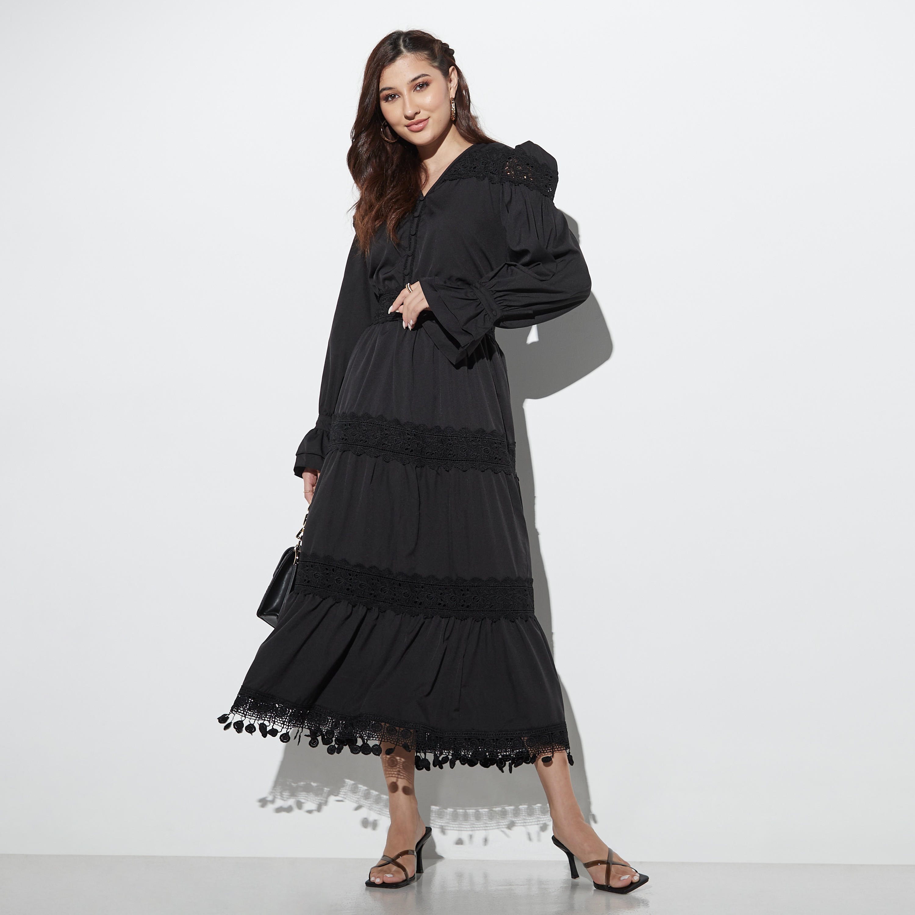 فستان ميدي متعدد الطبقات بأكمام طويلة وياقة V وتفاصيل دانتيل من تو إكستريمز-women-clothing-dresses-image-2