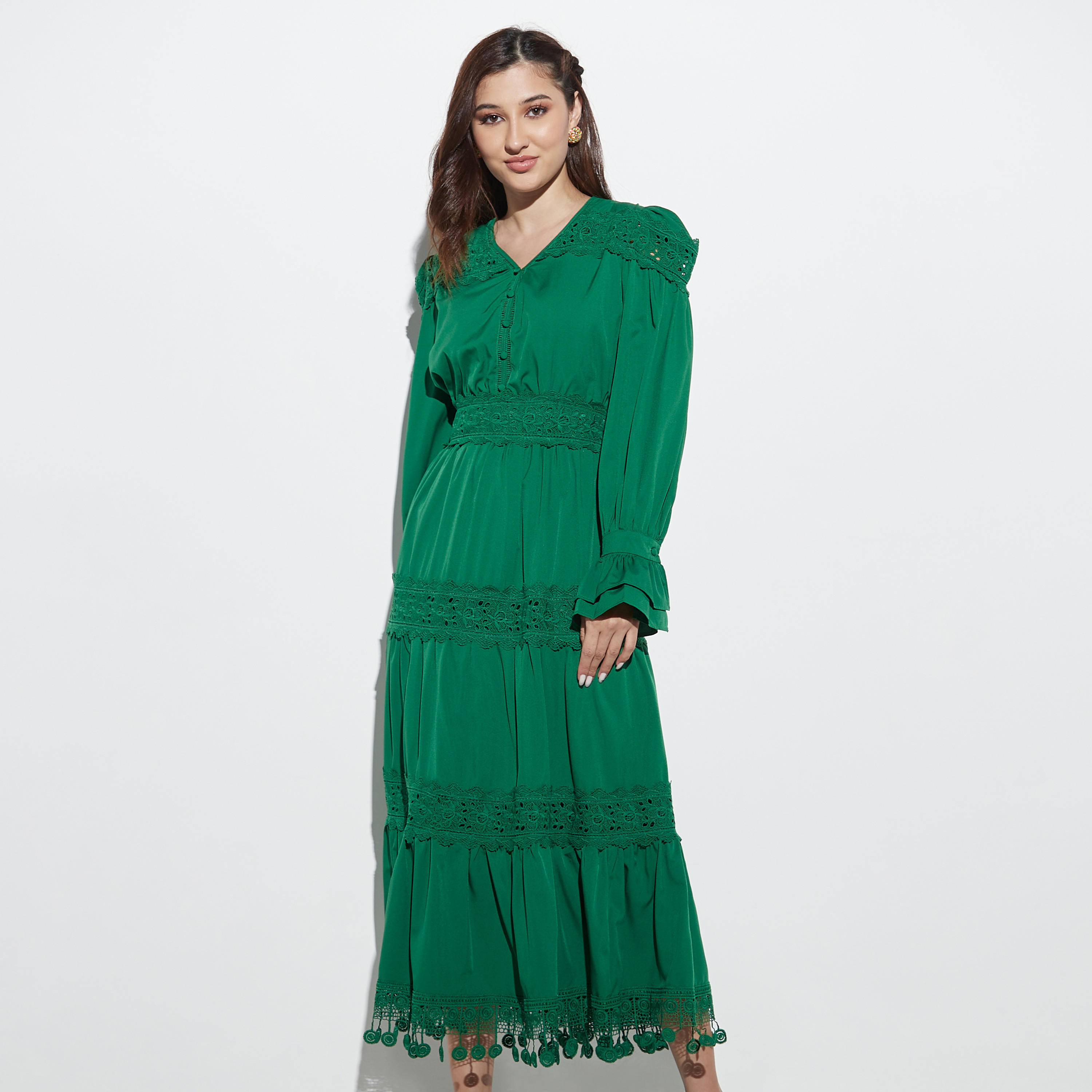 فستان ميدي متعدد الطبقات بأكمام طويلة وياقة V وتفاصيل دانتيل من تو إكستريمز-women-clothing-dresses-image-1