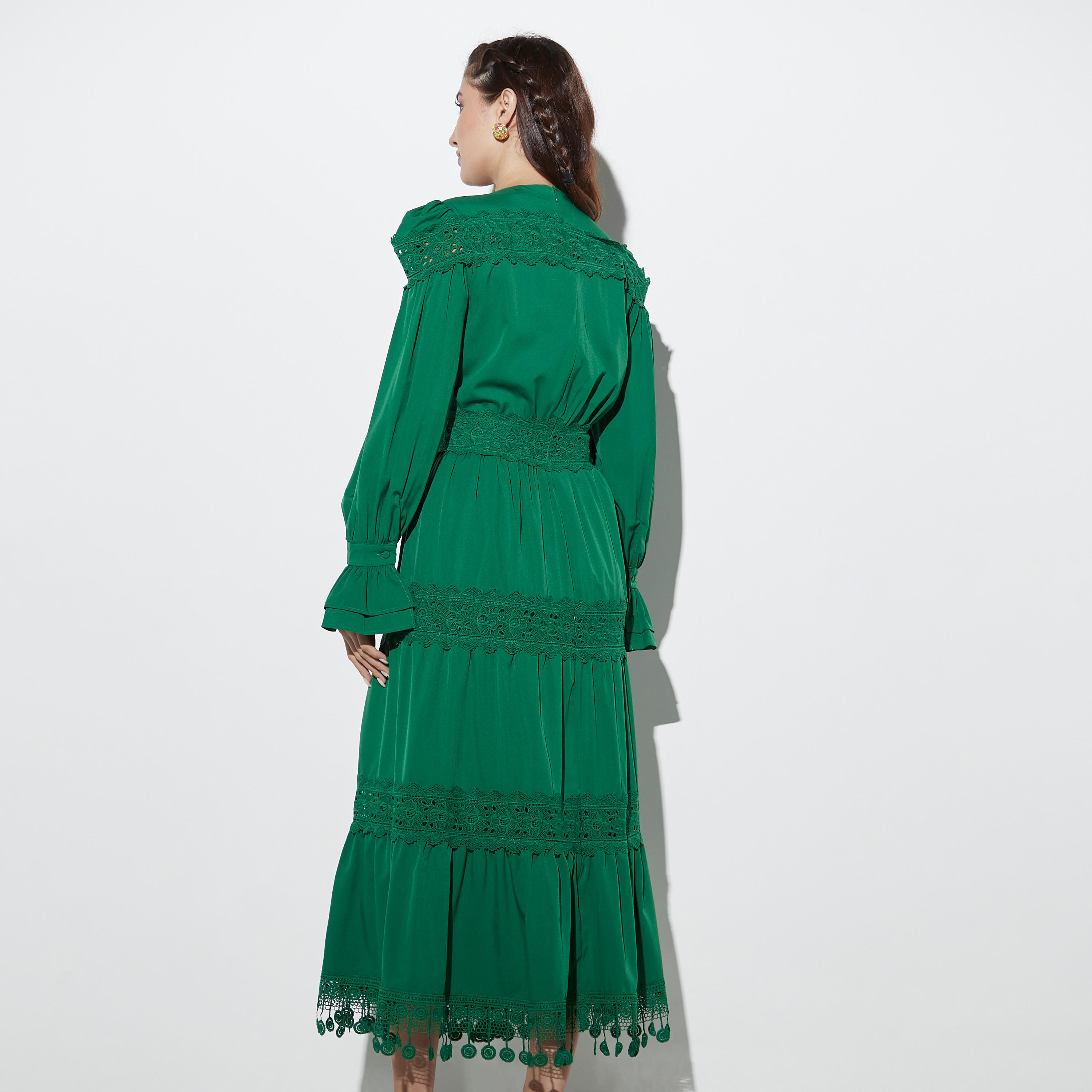 فستان ميدي متعدد الطبقات بأكمام طويلة وياقة V وتفاصيل دانتيل من تو إكستريمز-women-clothing-dresses-image-3