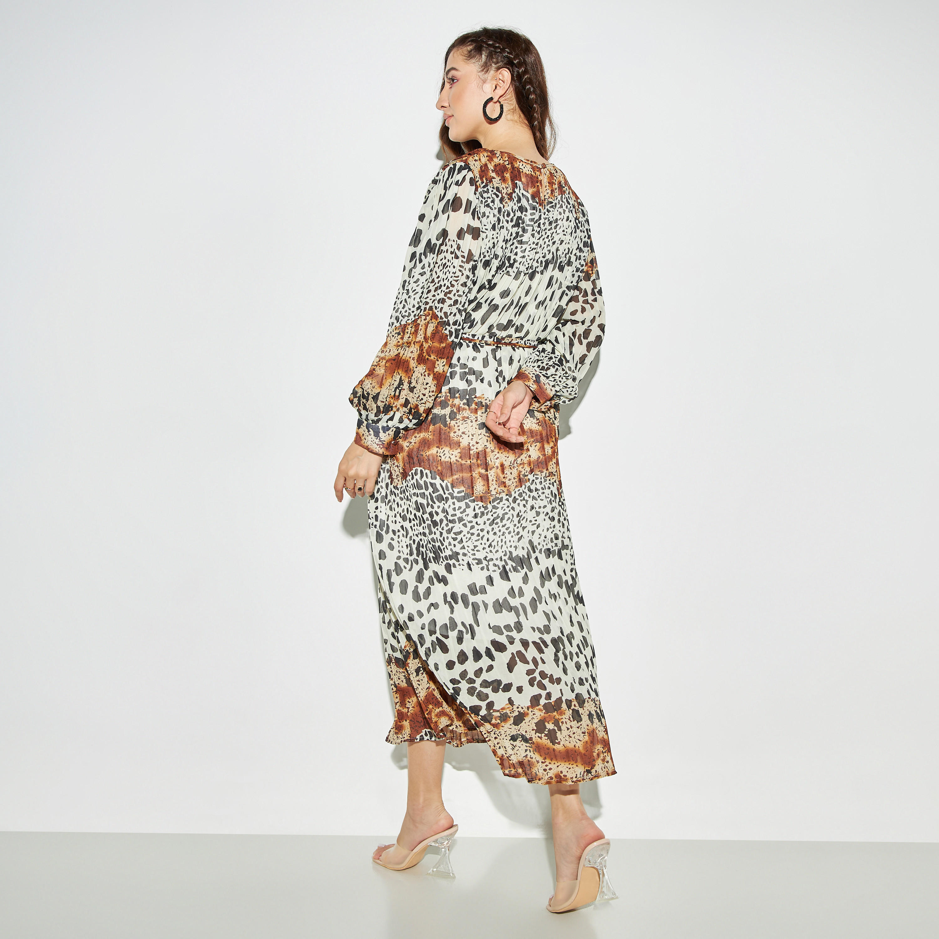 فستان طويل بأربطة وأكمام طويلة وطبعات حيوانات من تو إكستريمز-women-clothing-dresses-image-3