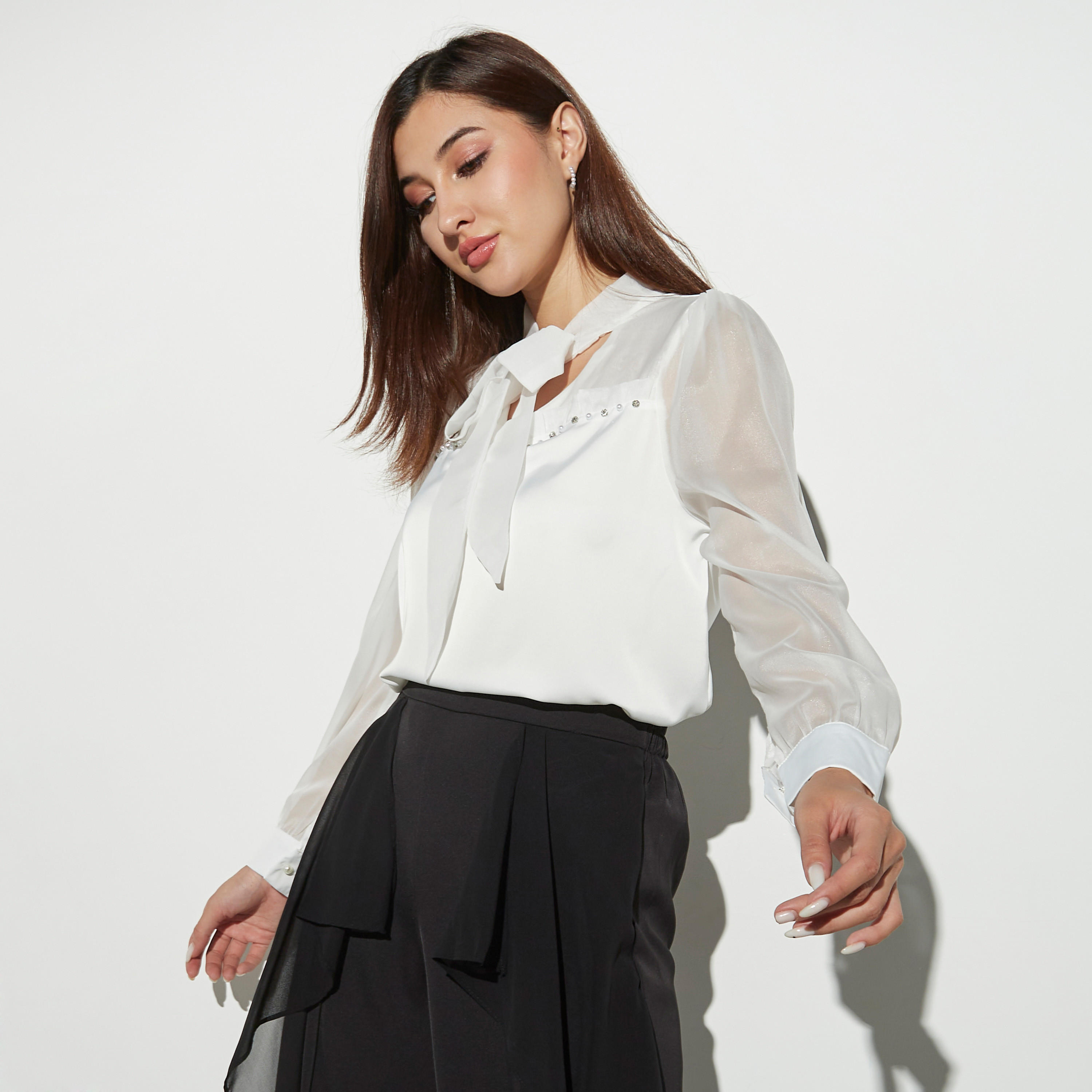 بلوزة مزيّنة بأكمام طويلة وأربطة من تو إكستريمز-women-clothing-shirtsandblouses-blouses-image-1