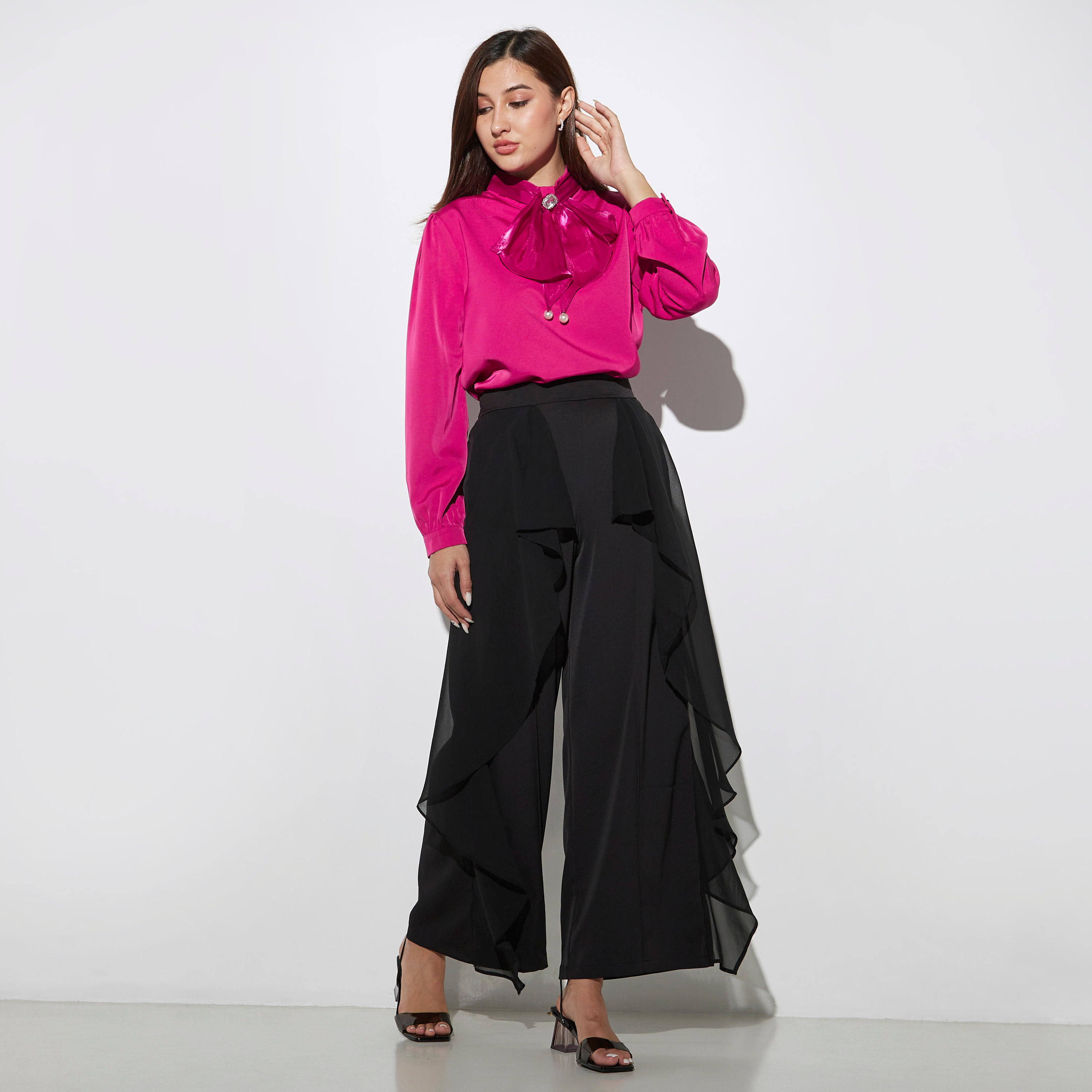 بلوزة سادة بأكمام طويلة ووشاح مزين من تو إكستريمز-women-clothing-shirtsandblouses-blouses-image-2