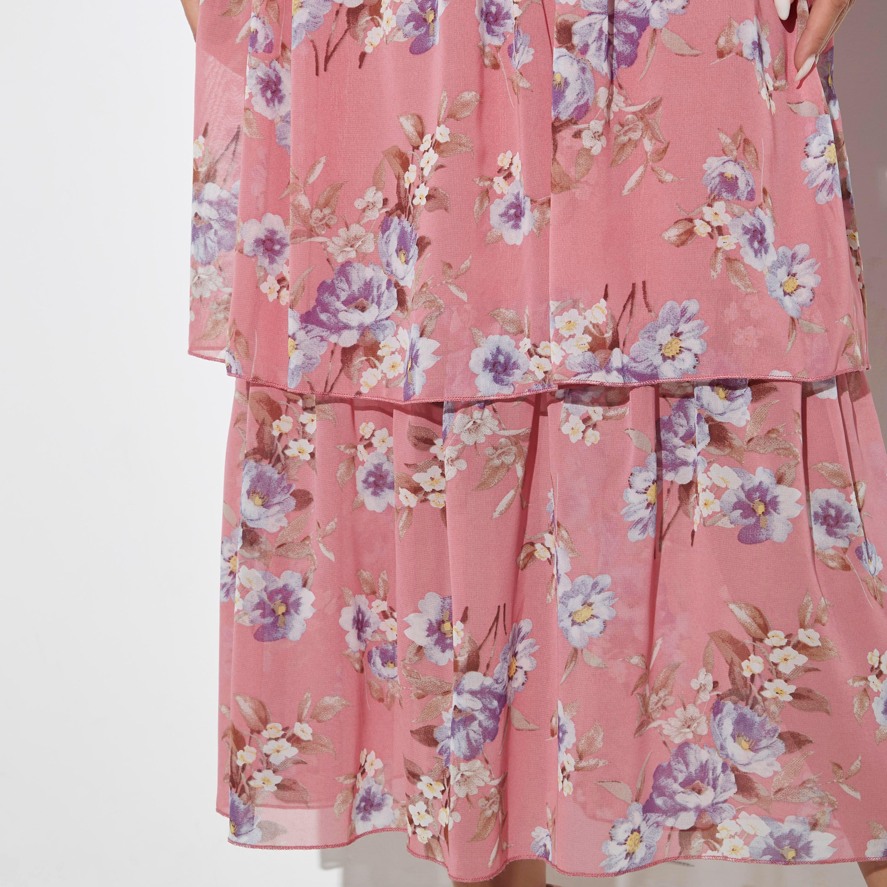 فستان طويل متعدد الطبقات بأكمام طويلة وياقة مستديرة بطبعات من توإكستريمز-cpwomen-clothing-dresses-image-5