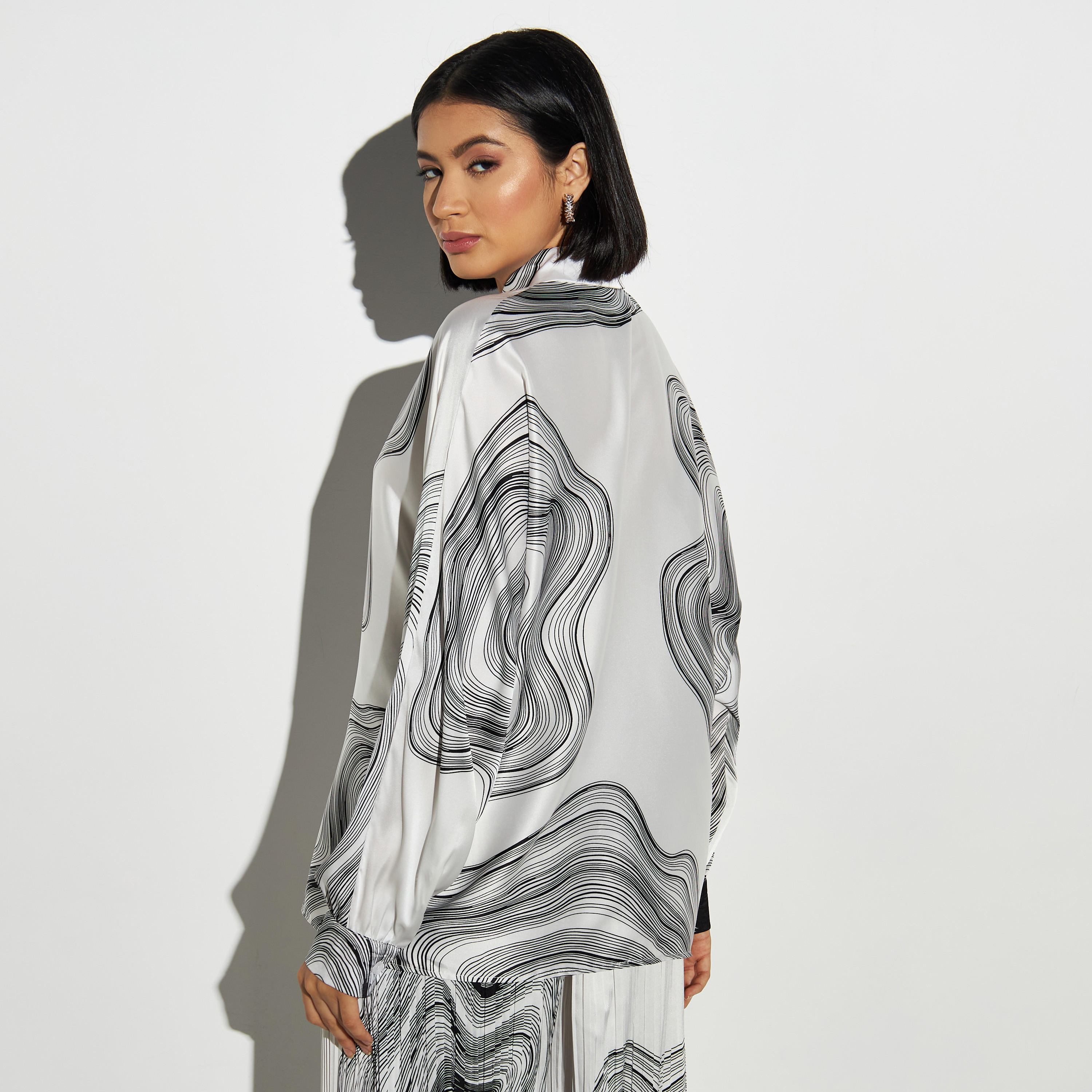 قميص فضفاض بأكمام طويلة وطبعات من تو إكستريمز-women-clothing-shirtsandblouses-shirts-image-3