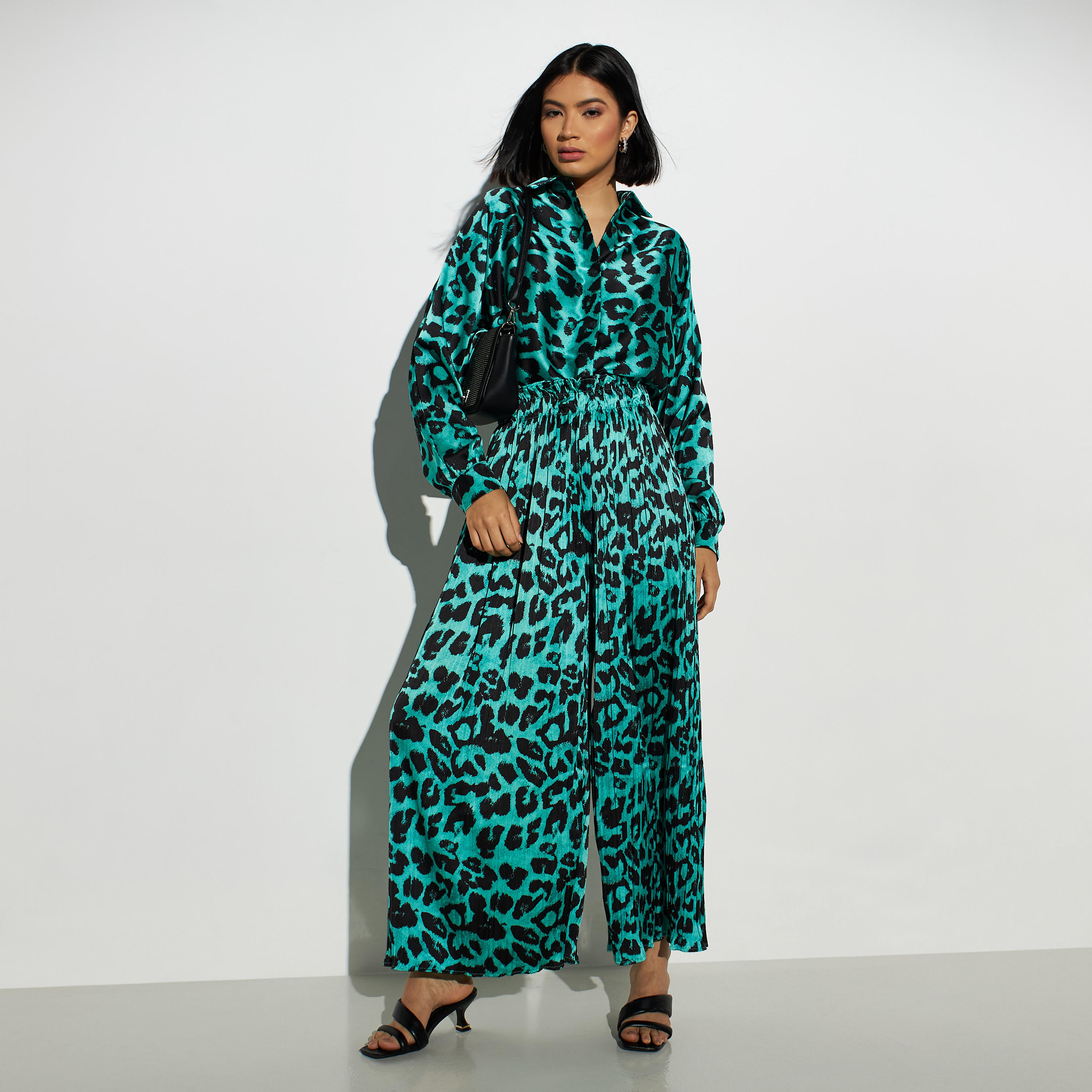 قميص فضفاض بأكمام منسدلة الأكتاف وطبعات من تو إكستريمز-women-clothing-shirtsandblouses-shirts-image-2