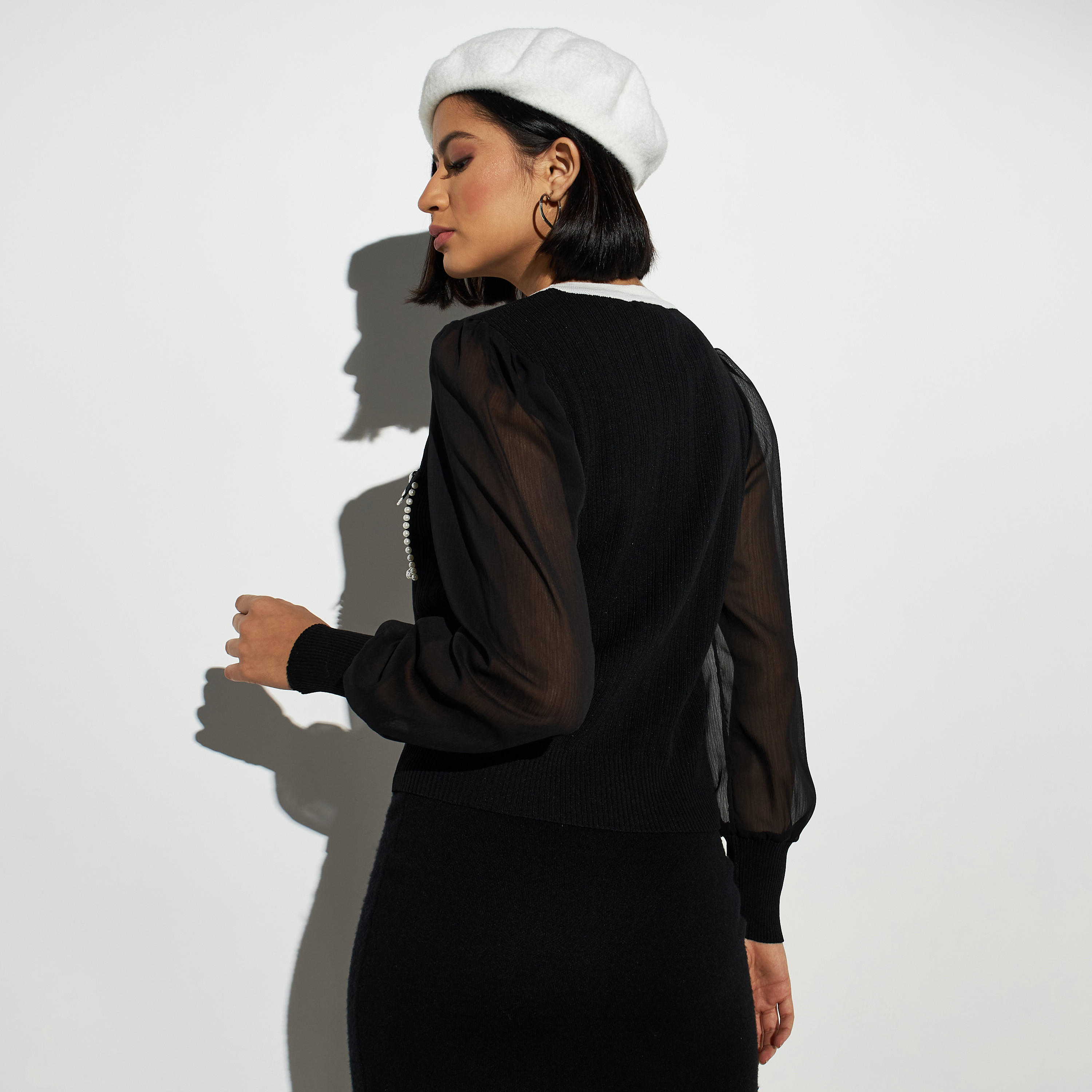 كنزة بياقة V مزينة باللؤلؤ وجيوب وأكمام من تو إكستريمز-women-clothing-cardigansandjumpers-jumpers-image-3