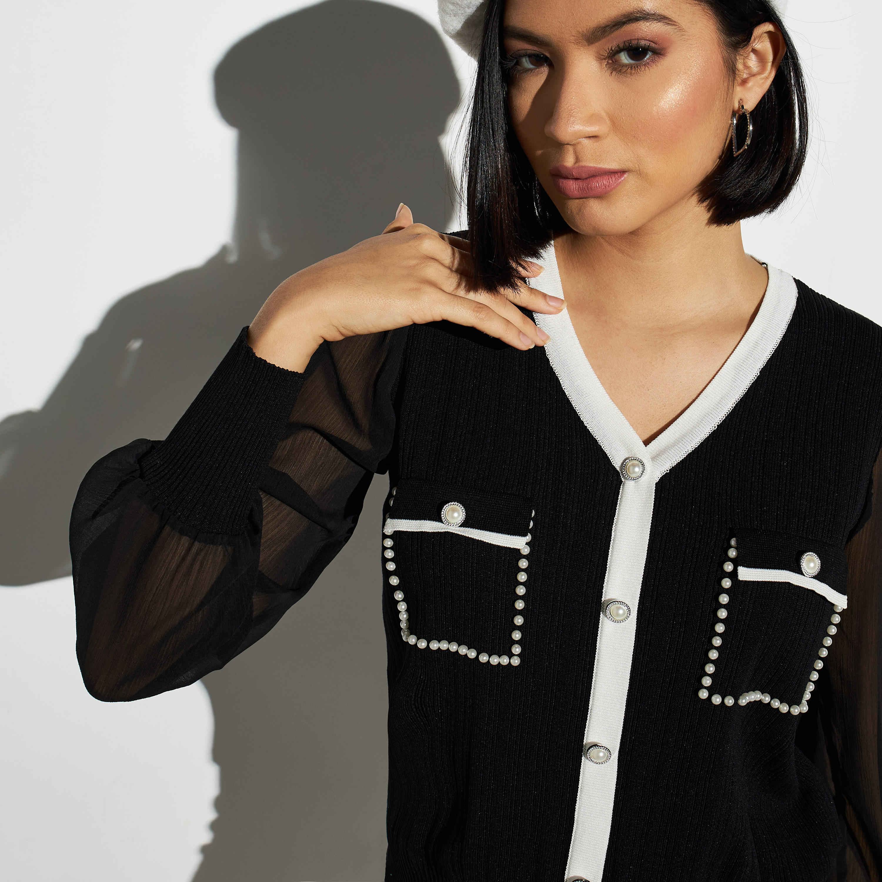 كنزة بياقة V مزينة باللؤلؤ وجيوب وأكمام من تو إكستريمز-women-clothing-cardigansandjumpers-jumpers-image-4