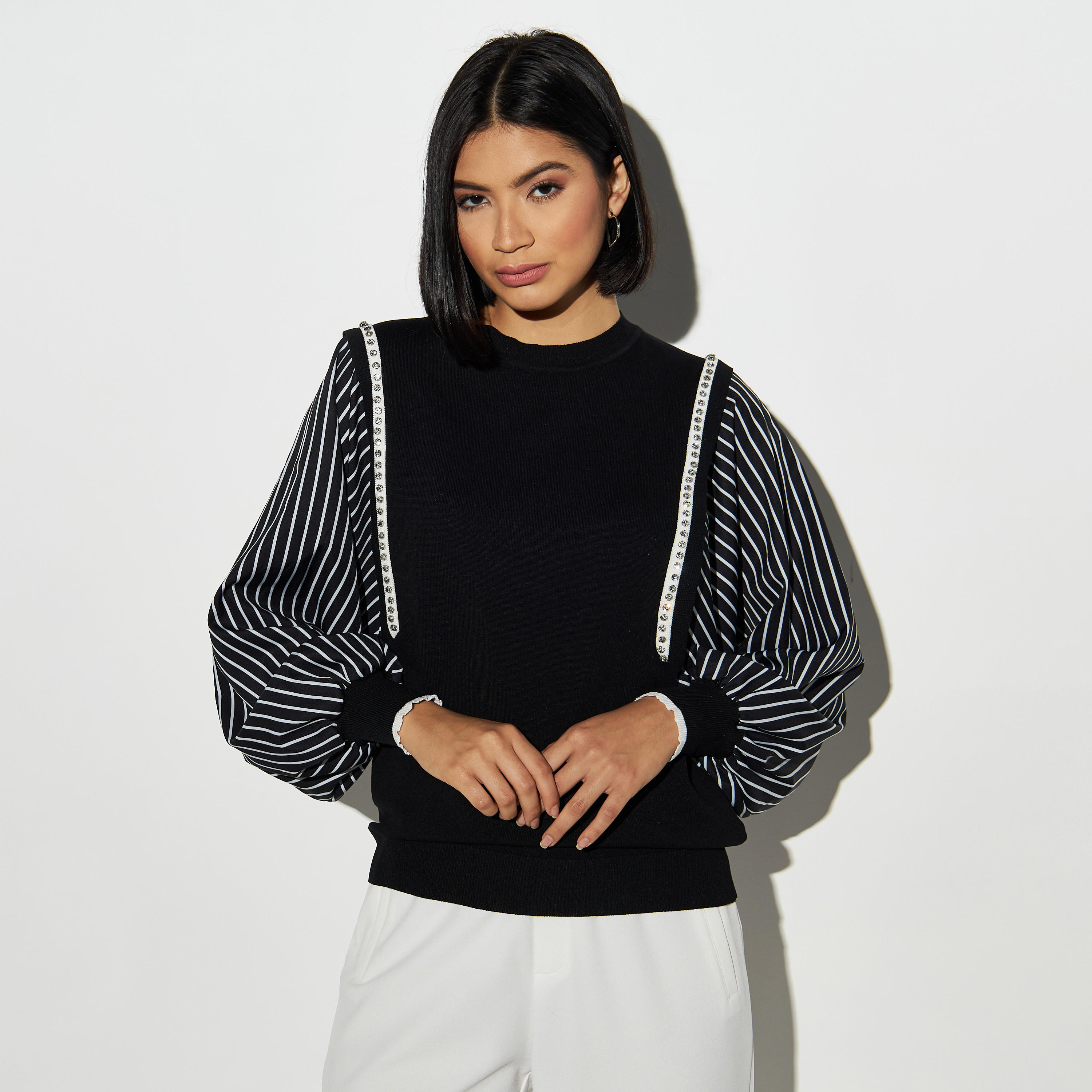 كنزة مزيّنة بياقة ضيقة وأكمام شيفون طويلة من تو إكستريمز-women-clothing-cardigansandjumpers-jumpers-image-1