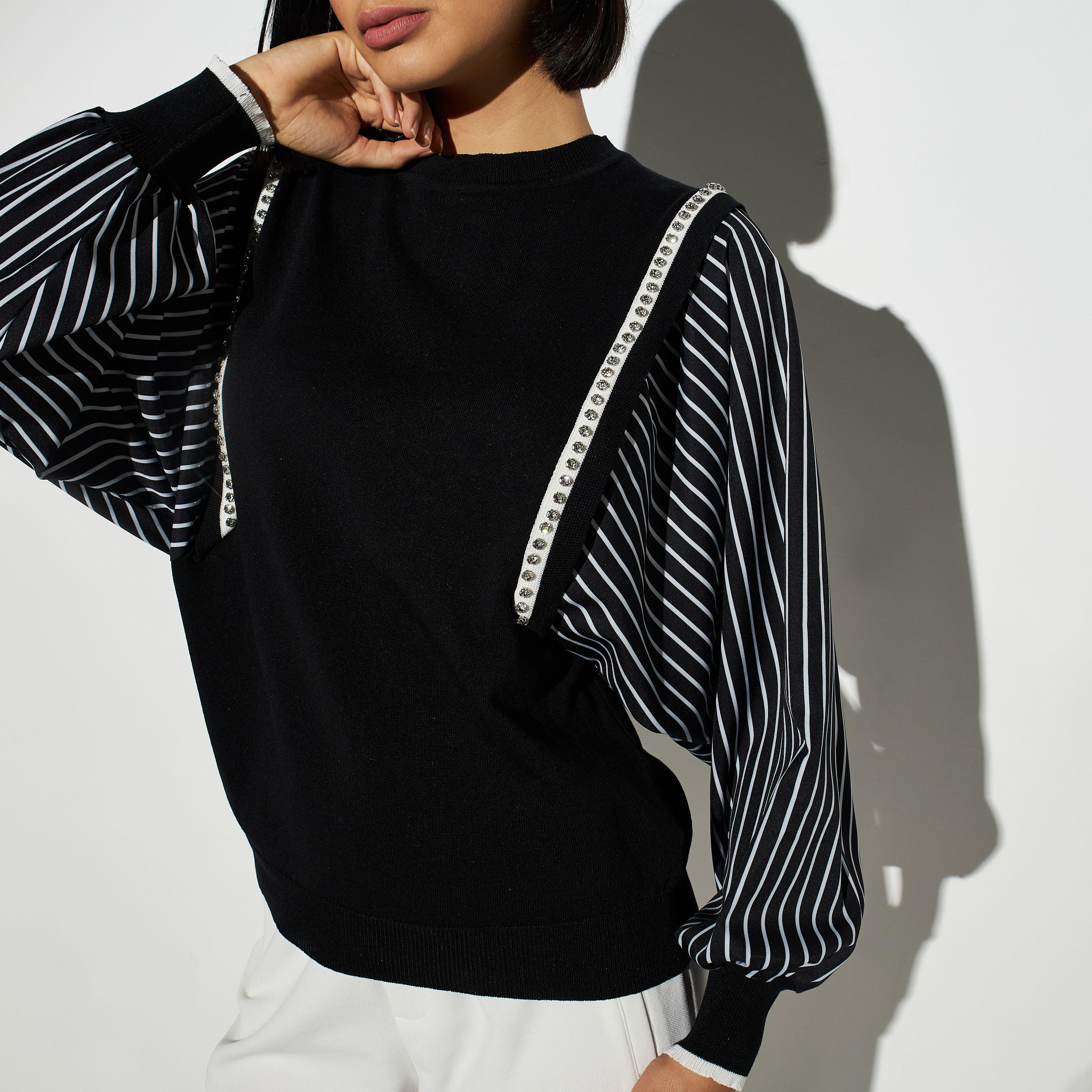 كنزة مزيّنة بياقة ضيقة وأكمام شيفون طويلة من تو إكستريمز-women-clothing-cardigansandjumpers-jumpers-image-4