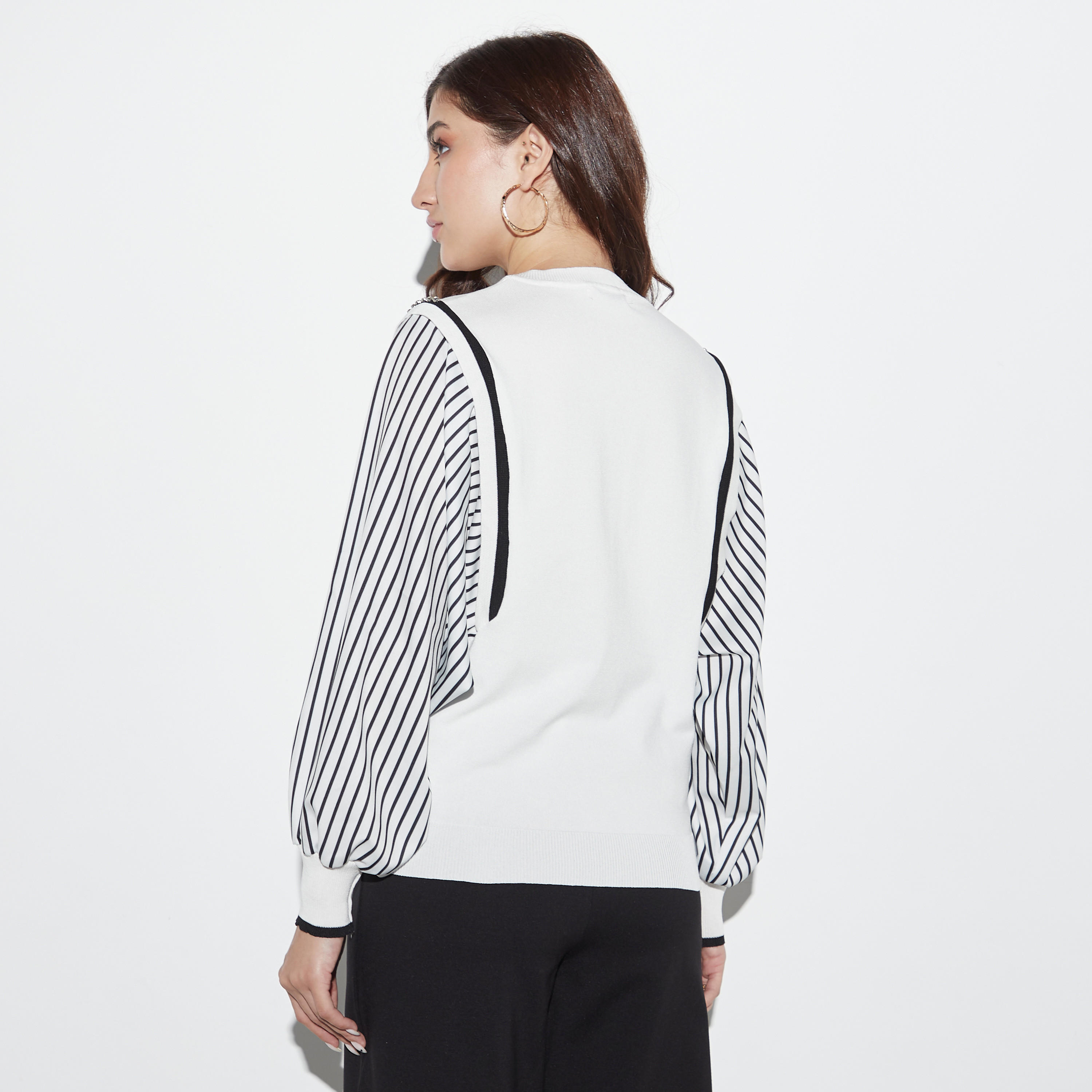 كنزة مزيّنة بياقة ضيقة وأكمام شيفون مخططة من تو إكستريمز-women-clothing-cardigansandjumpers-jumpers-image-3