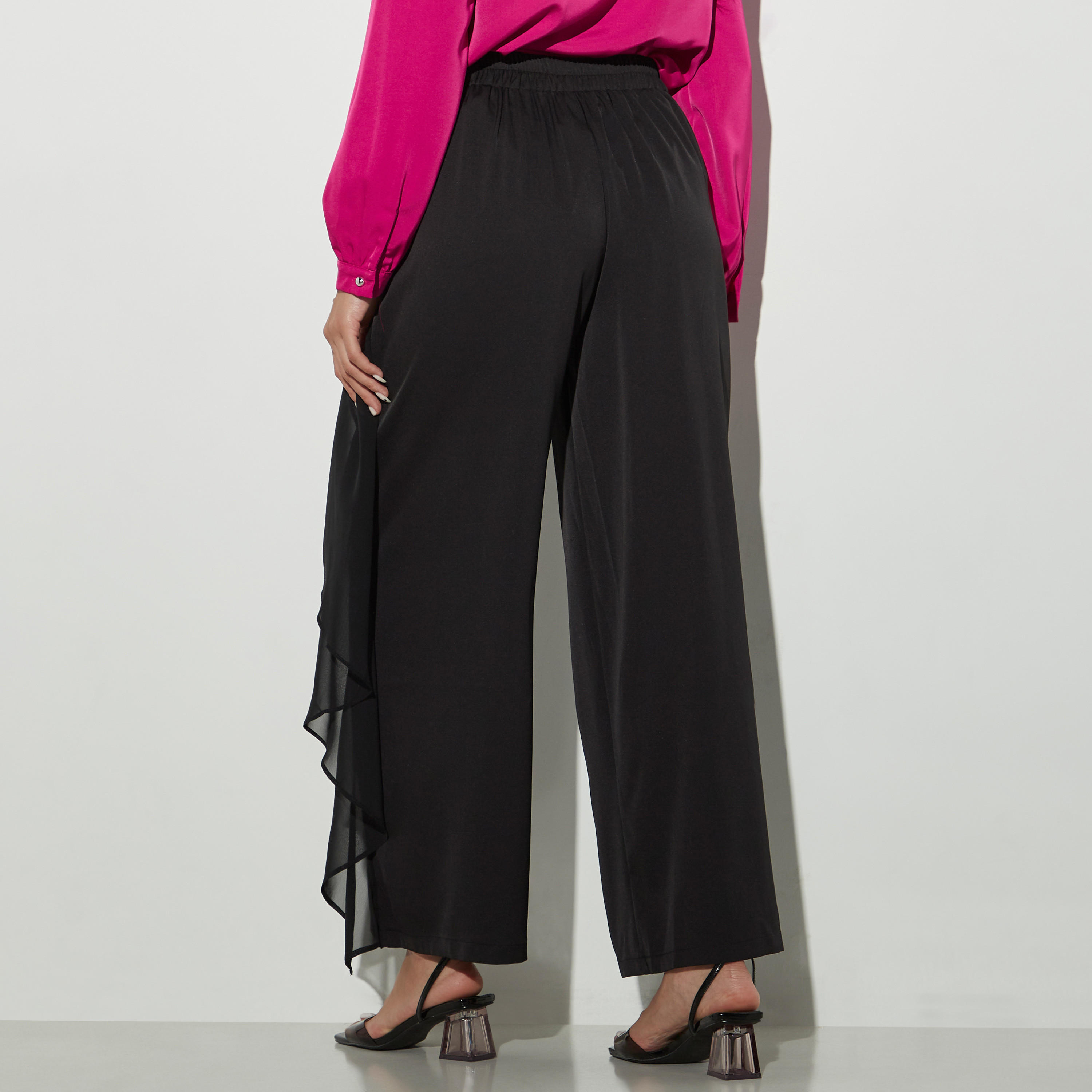 بنطلون واسع الساقين بخصر مطاطي وكشكش من تو إكستريمز-women-clothing-bottoms-trousers-image-3