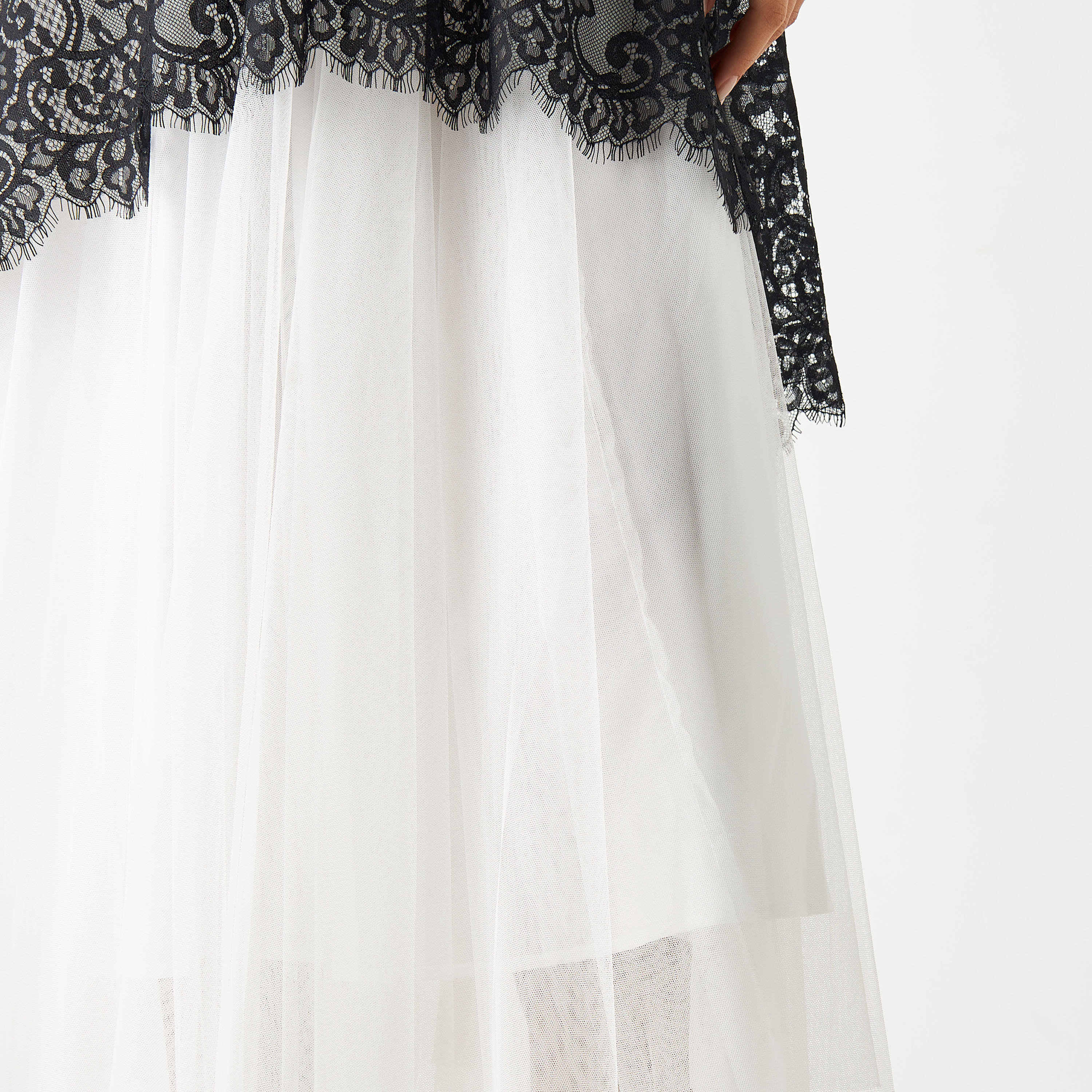 تنورة إيه لاين ميدي دانتيل بخصر مطاطي وفتحة من تو إكستريمز-women-clothing-bottoms-skirts-image-5