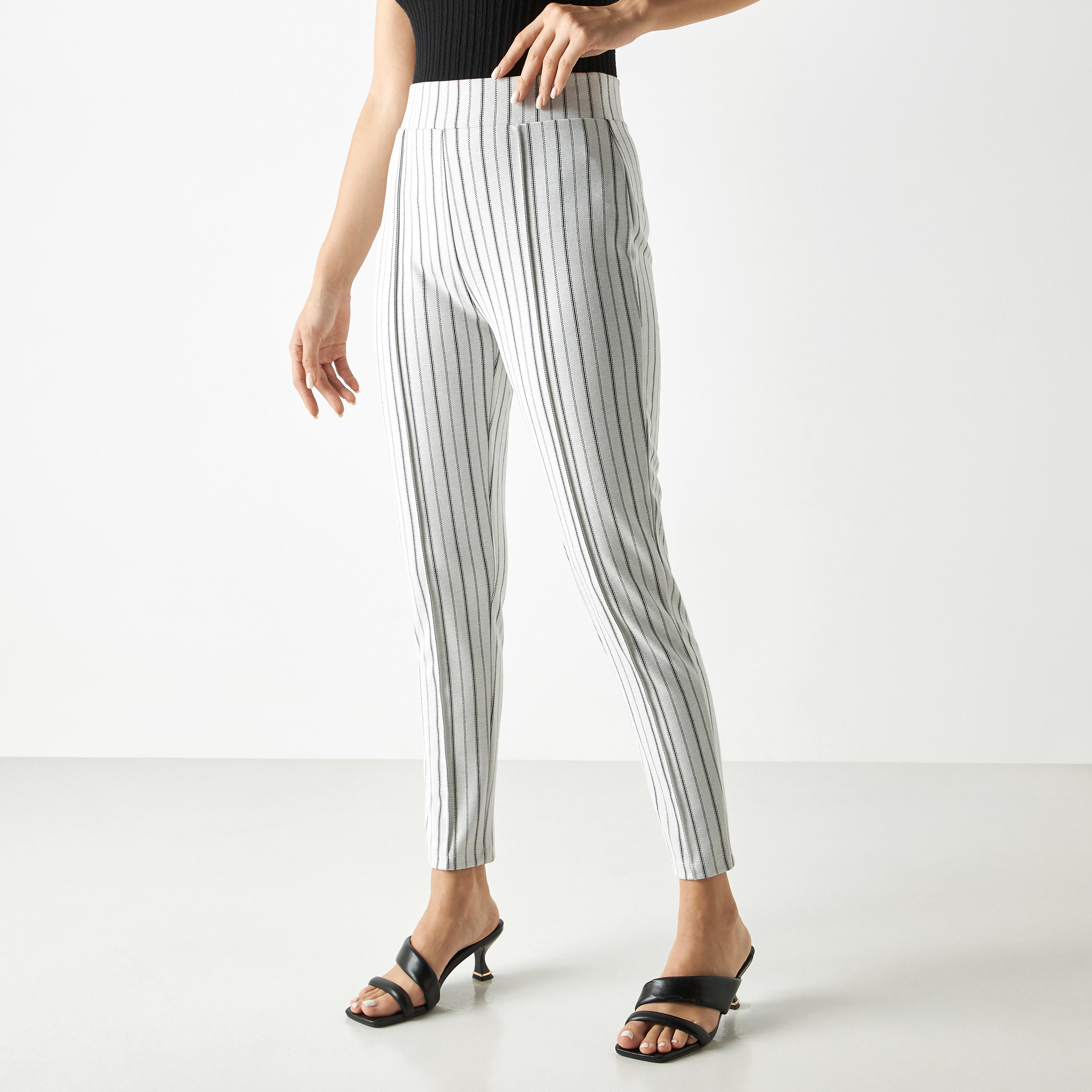 بنطلون تريقينز جاكارد مقلّم بحزام خصر مطاطي-women-clothing-bottoms-leggings-image-1
