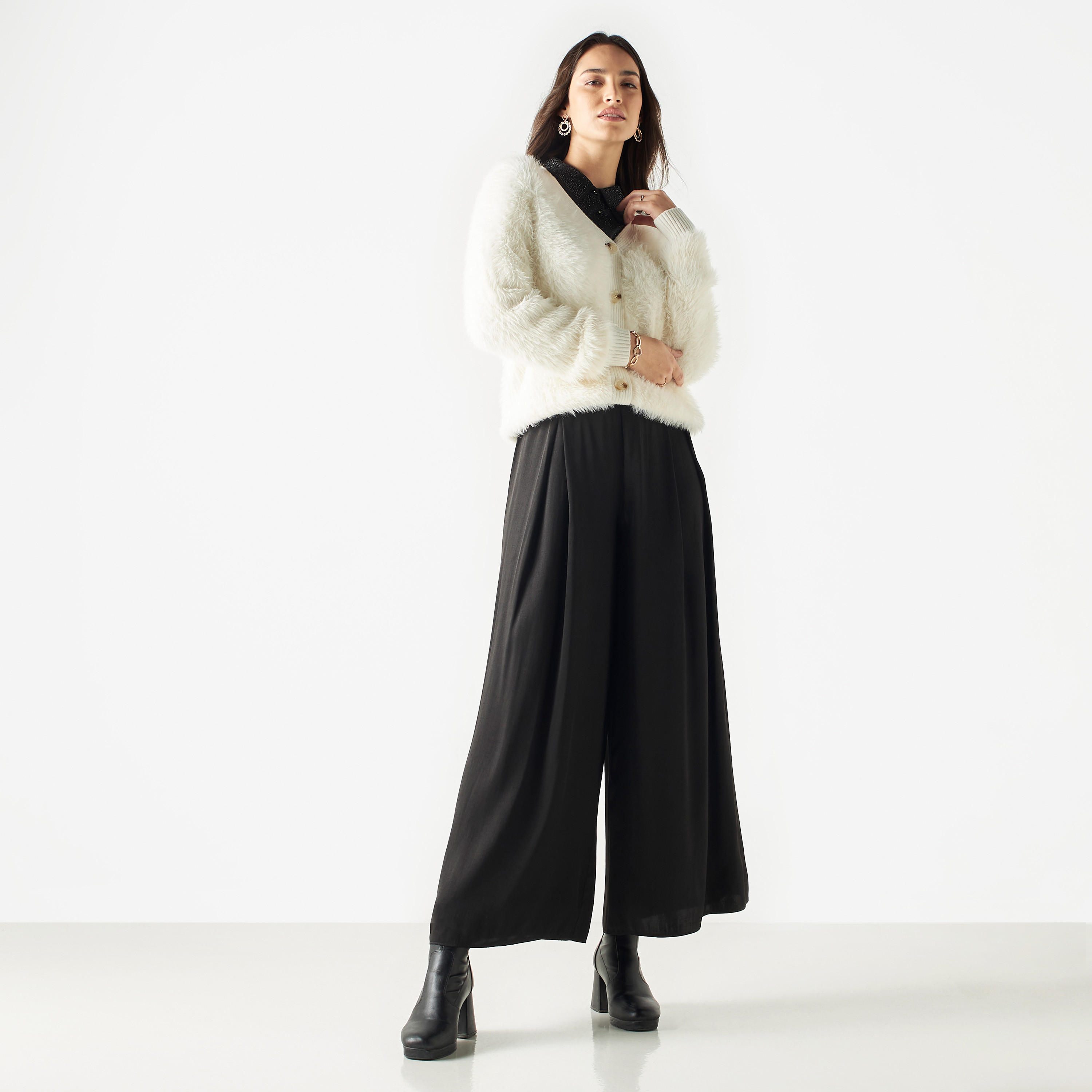 كارديجان قصير مخمل بأكمام طويلة وزر إغلاق من تو إكستريمز-women-winterwear-cardigansandjumpers-cardigans-image-2