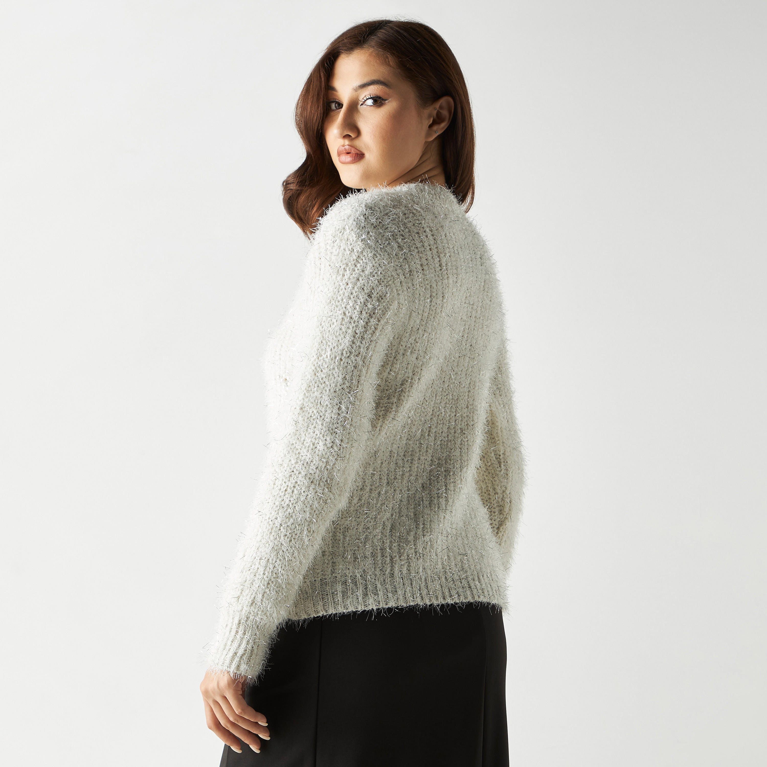 كنزة منسوجة مزيّنة باللؤلؤ بياقة ضيّقة وأكمام طويلة من تو إكستريمز-women-clothing-cardigansandjumpers-jumpers-image-3