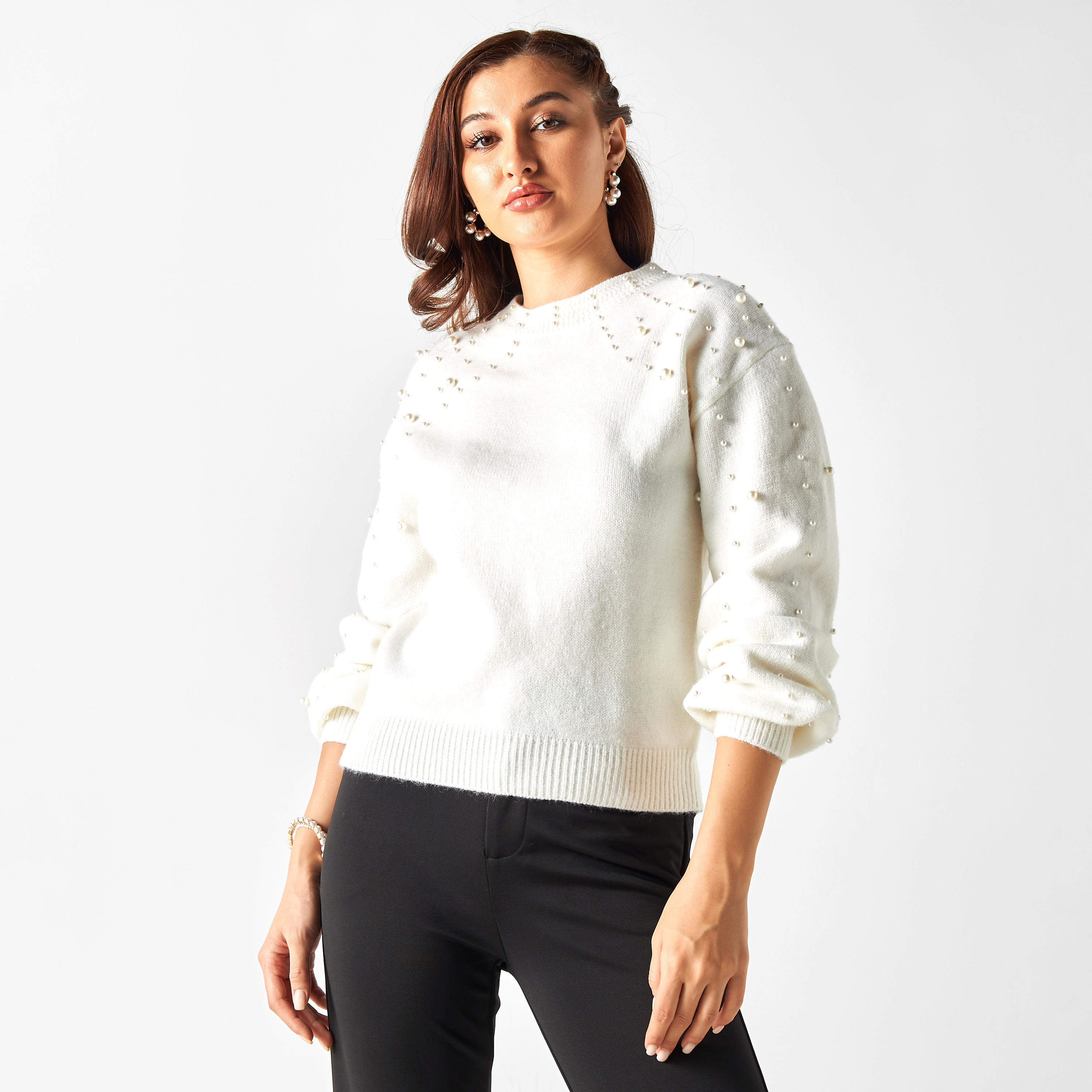 كنزة مزيّنة باللؤلؤ بياقة ضيقة وأكمام طويلة من تو إكستريمز-women-clothing-cardigansandjumpers-jumpers-image-1