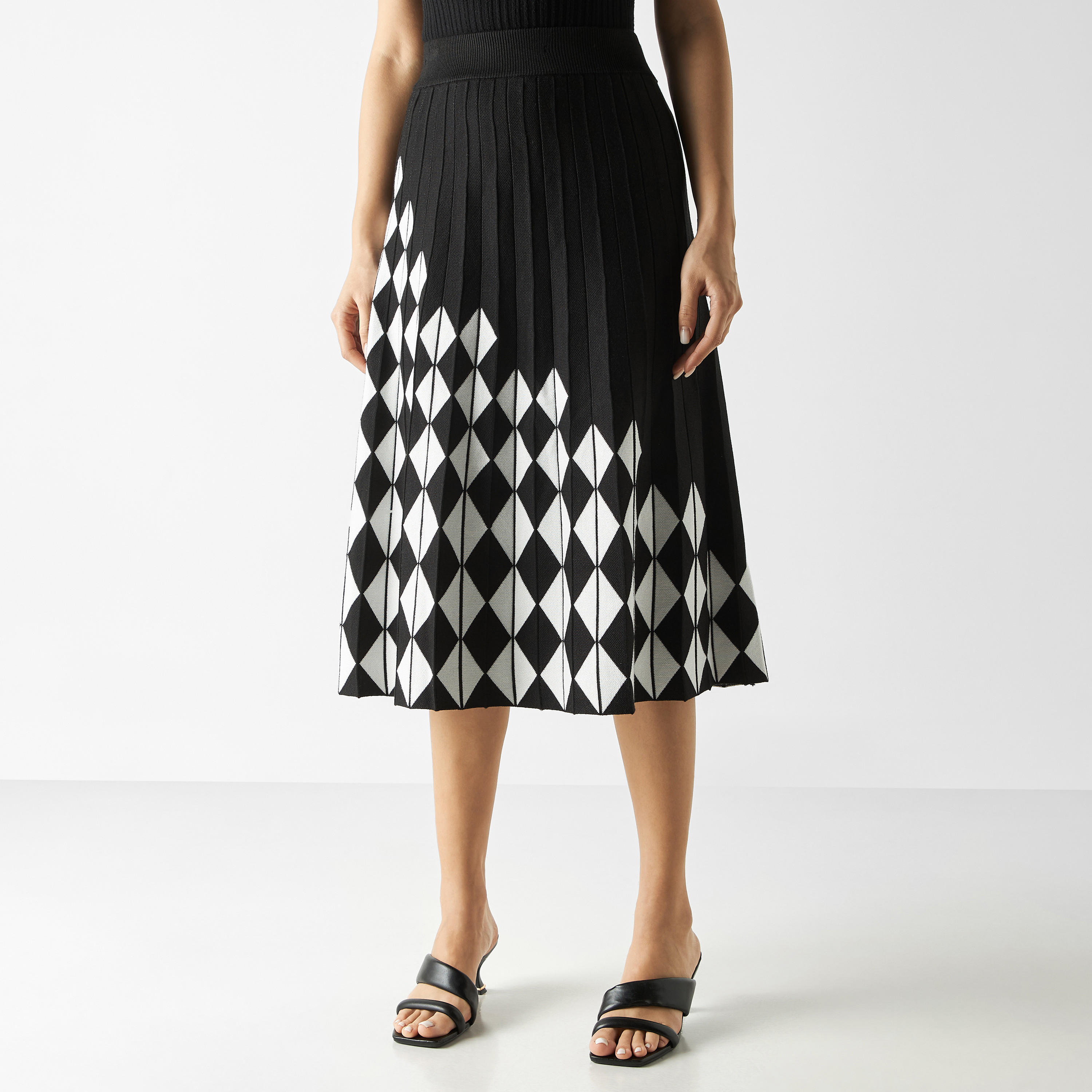 تنورة ميدي إيه لاين بارزة الملمس بخصر مطاطي من تو إكستريمز-women-clothing-bottoms-skirts-image-1