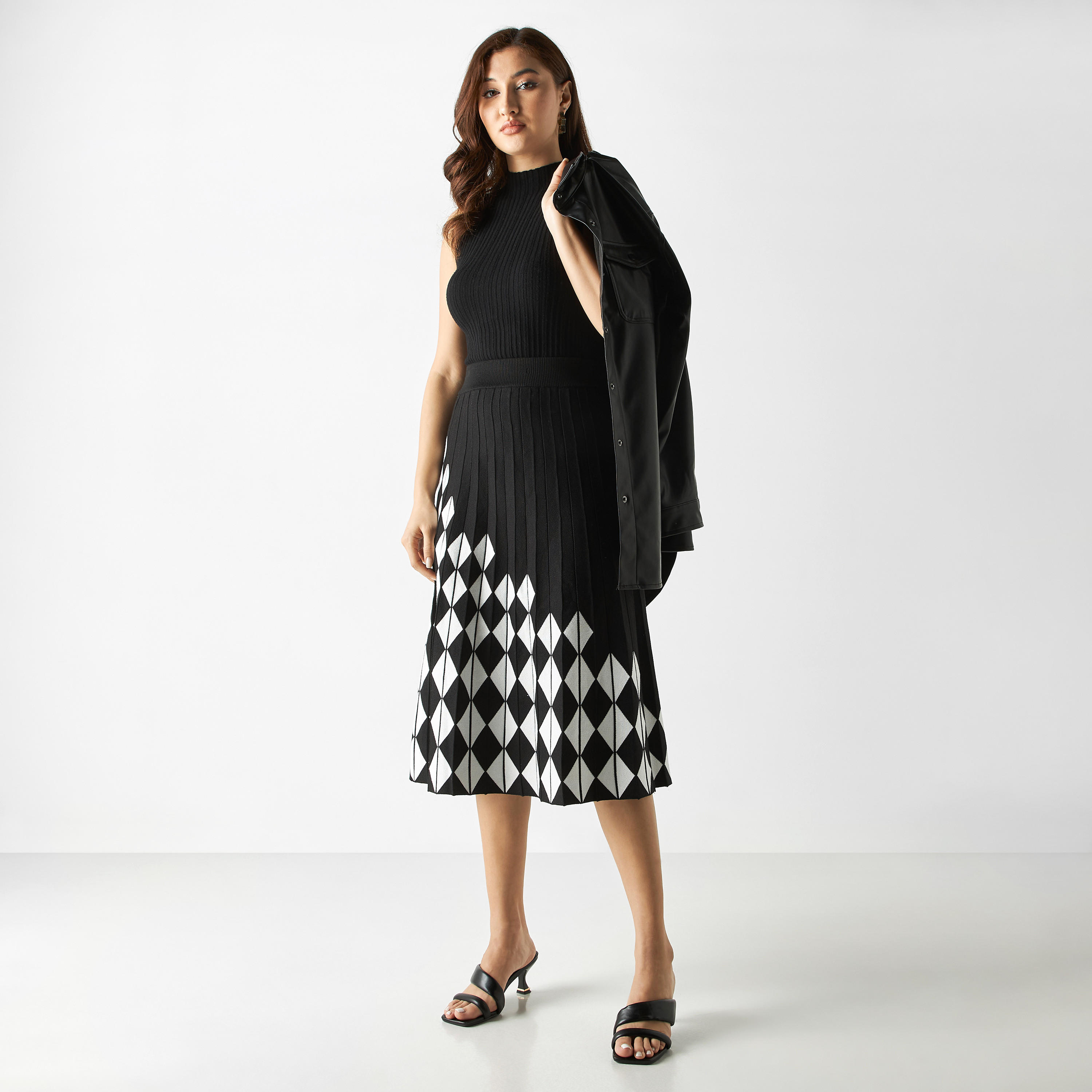 تنورة ميدي إيه لاين بارزة الملمس بخصر مطاطي من تو إكستريمز-women-clothing-bottoms-skirts-image-2