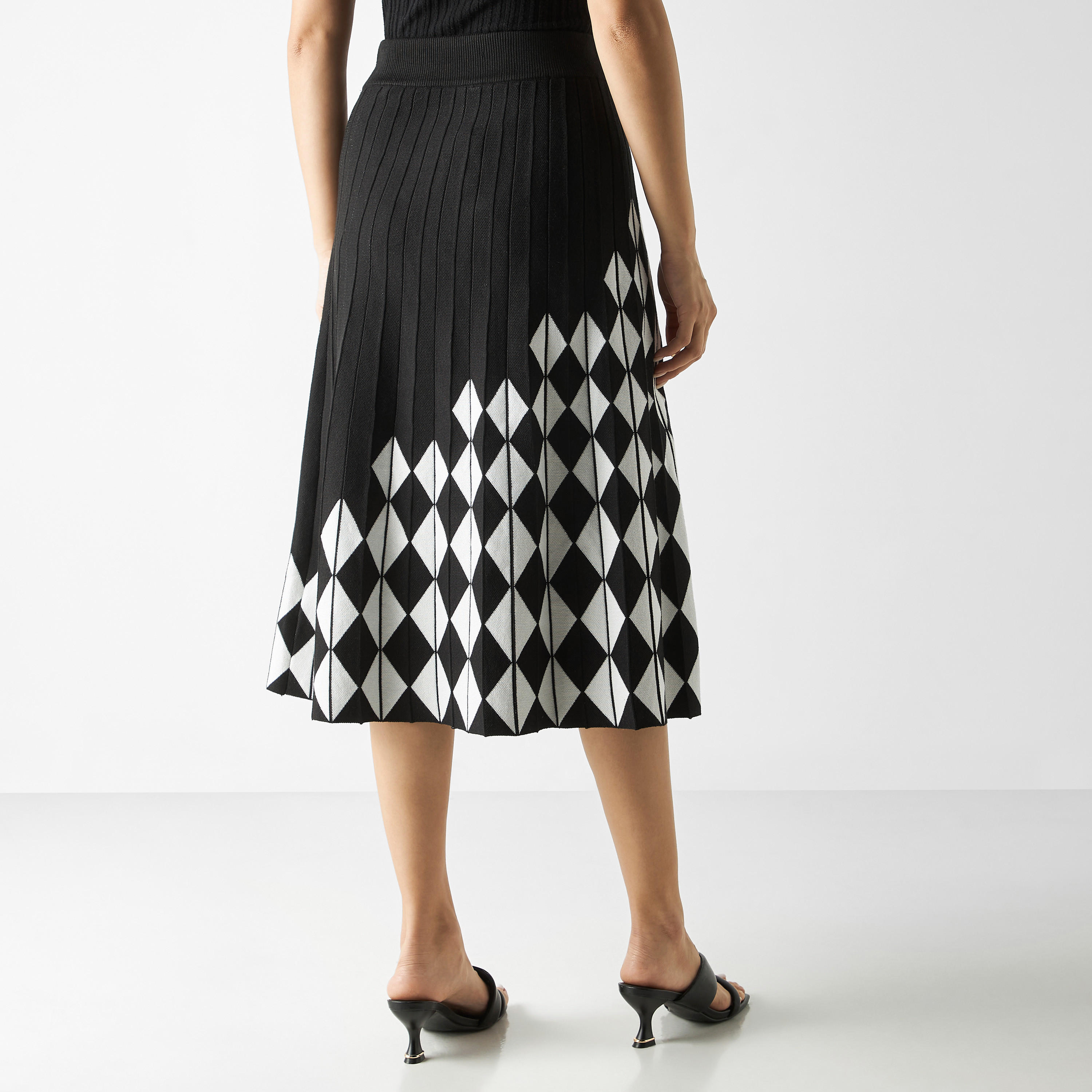 تنورة ميدي إيه لاين بارزة الملمس بخصر مطاطي من تو إكستريمز-women-clothing-bottoms-skirts-image-3