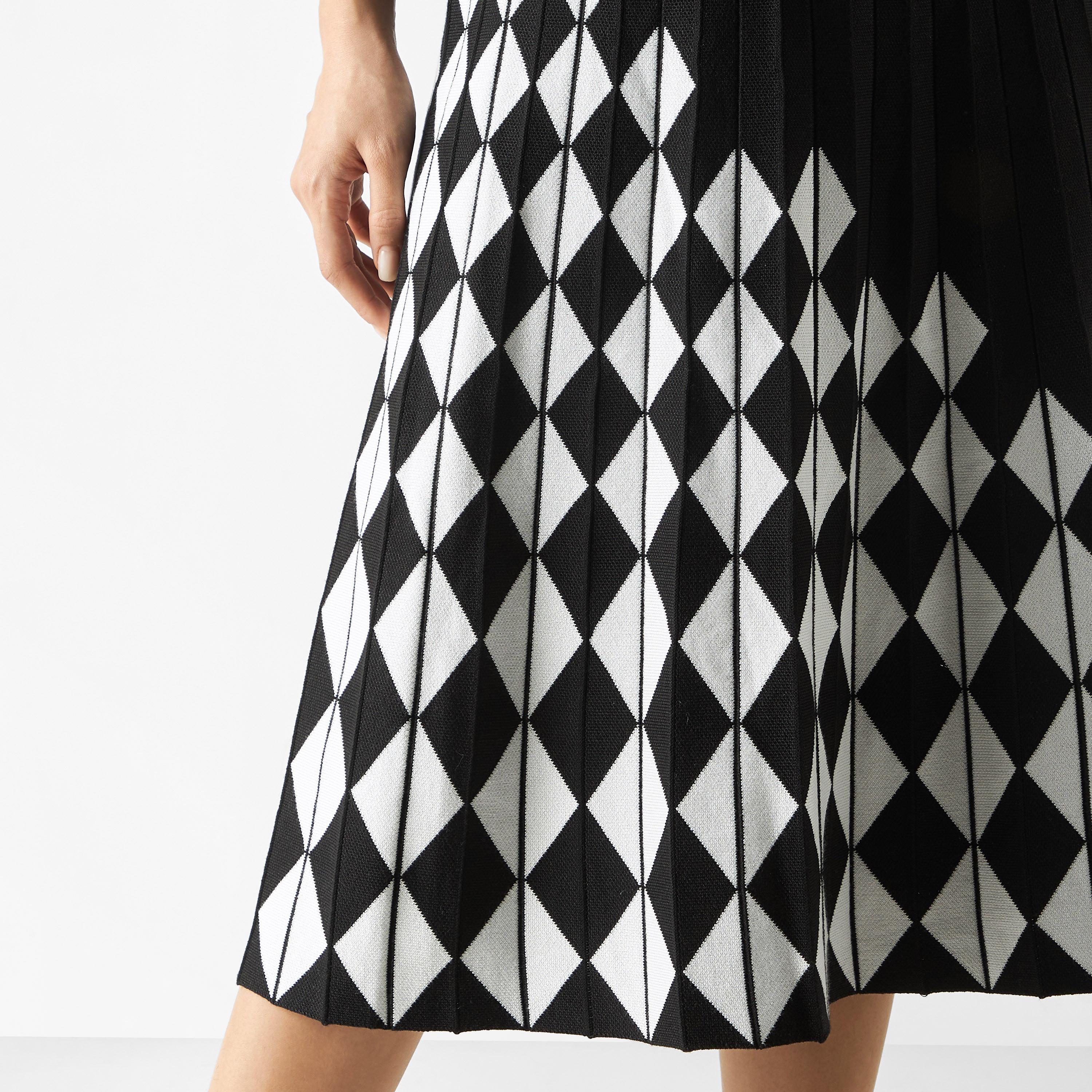 تنورة ميدي إيه لاين بارزة الملمس بخصر مطاطي من تو إكستريمز-women-clothing-bottoms-skirts-image-4