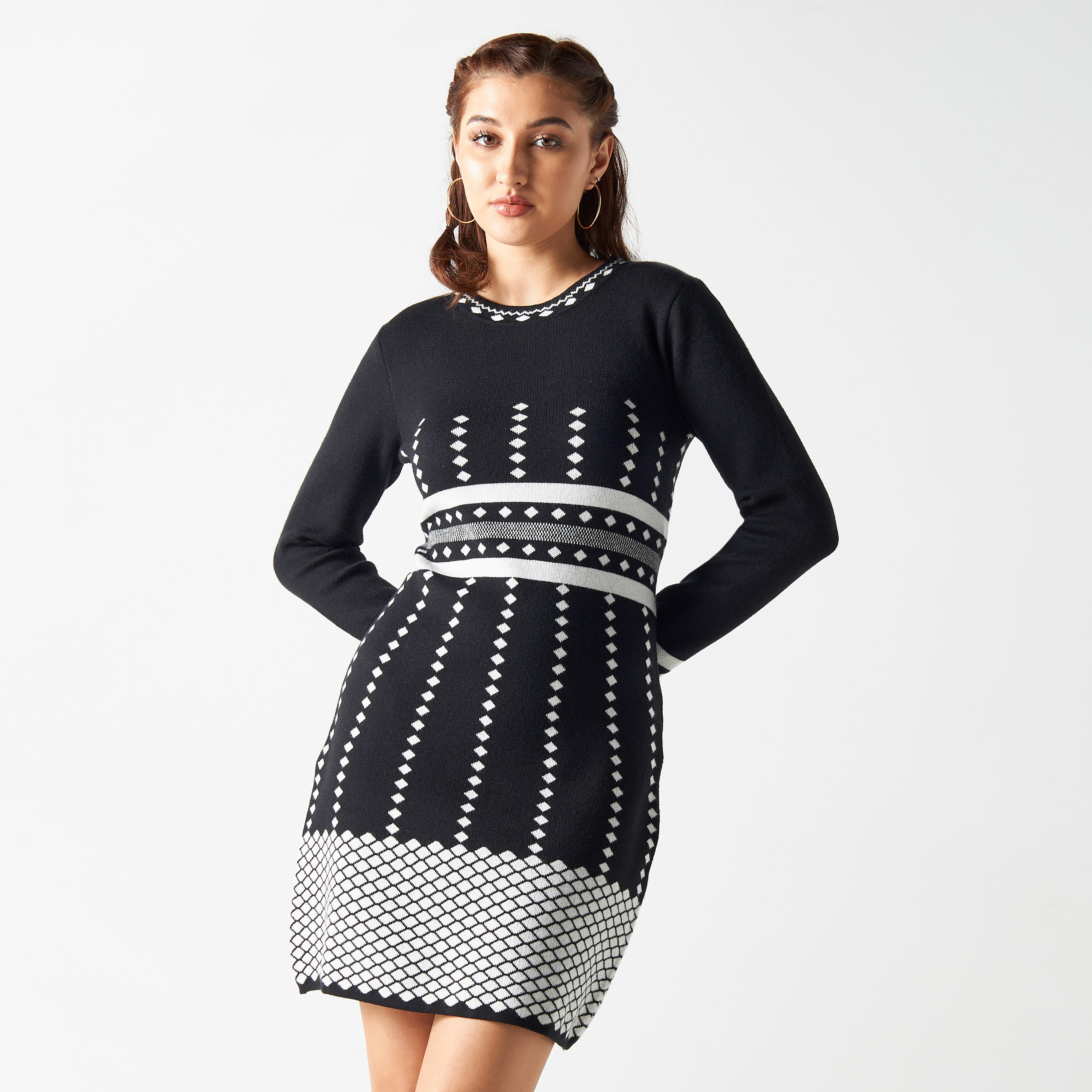 فستان بقصّة ضيّقة وياقة ضيّقة وأكمام طويلة وطبعات من تو إكستريمز-women-clothing-dresses-image-1