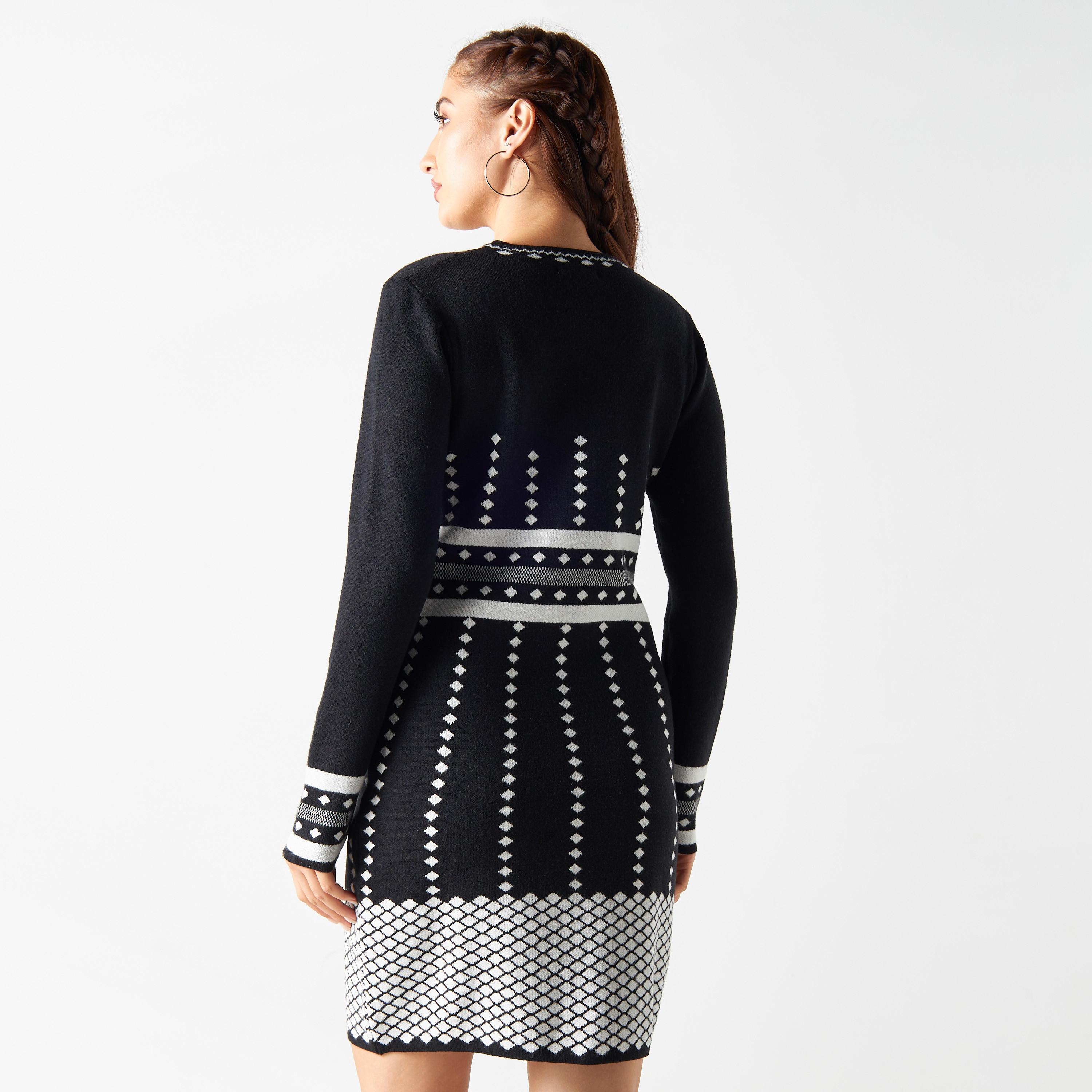 فستان بقصّة ضيّقة وياقة ضيّقة وأكمام طويلة وطبعات من تو إكستريمز-women-clothing-dresses-image-3