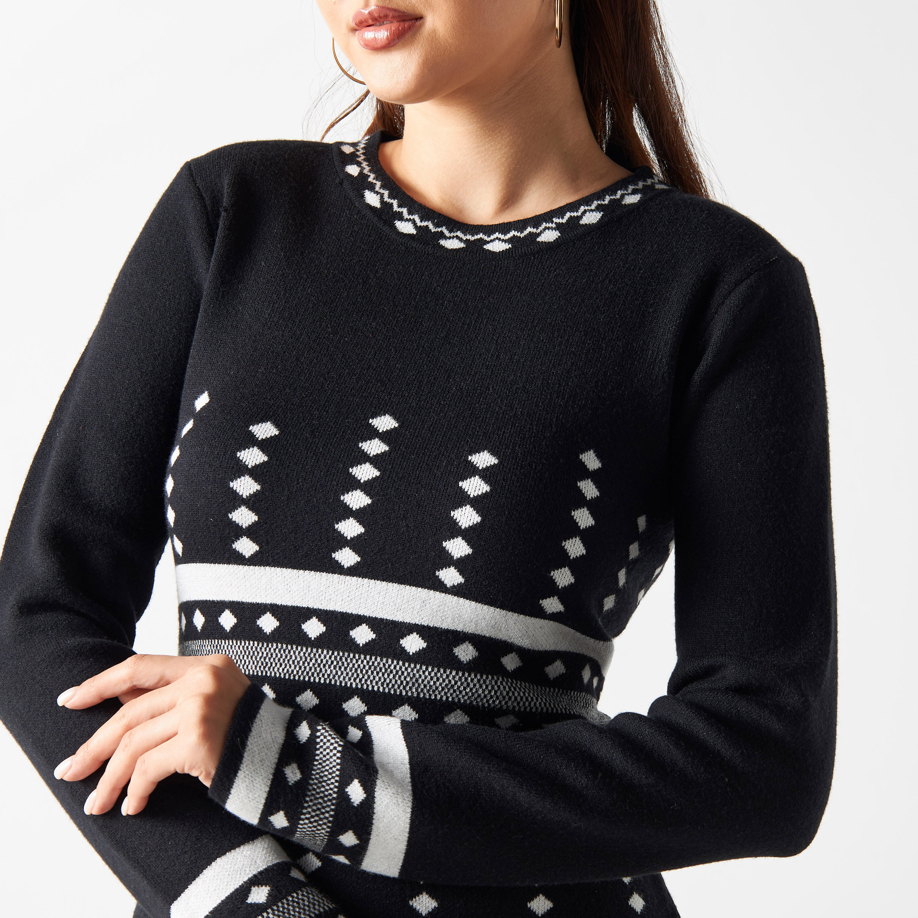 فستان بقصّة ضيّقة وياقة ضيّقة وأكمام طويلة وطبعات من تو إكستريمز-women-clothing-dresses-image-4