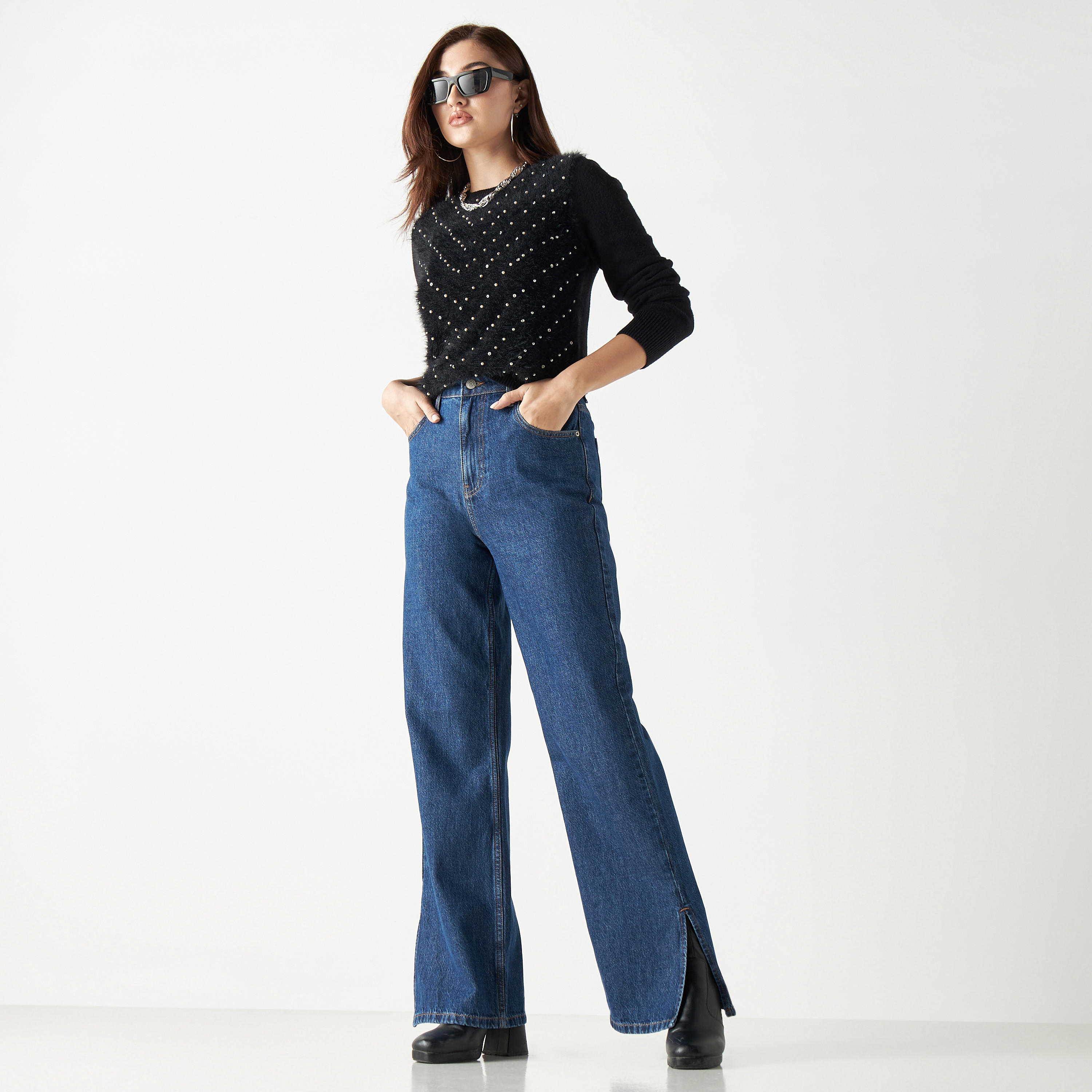 كنزة مخمل مزيّنة بياقة ضيقة وأكمام طويلة من تو إكستريمز-women-clothing-cardigansandjumpers-jumpers-image-2