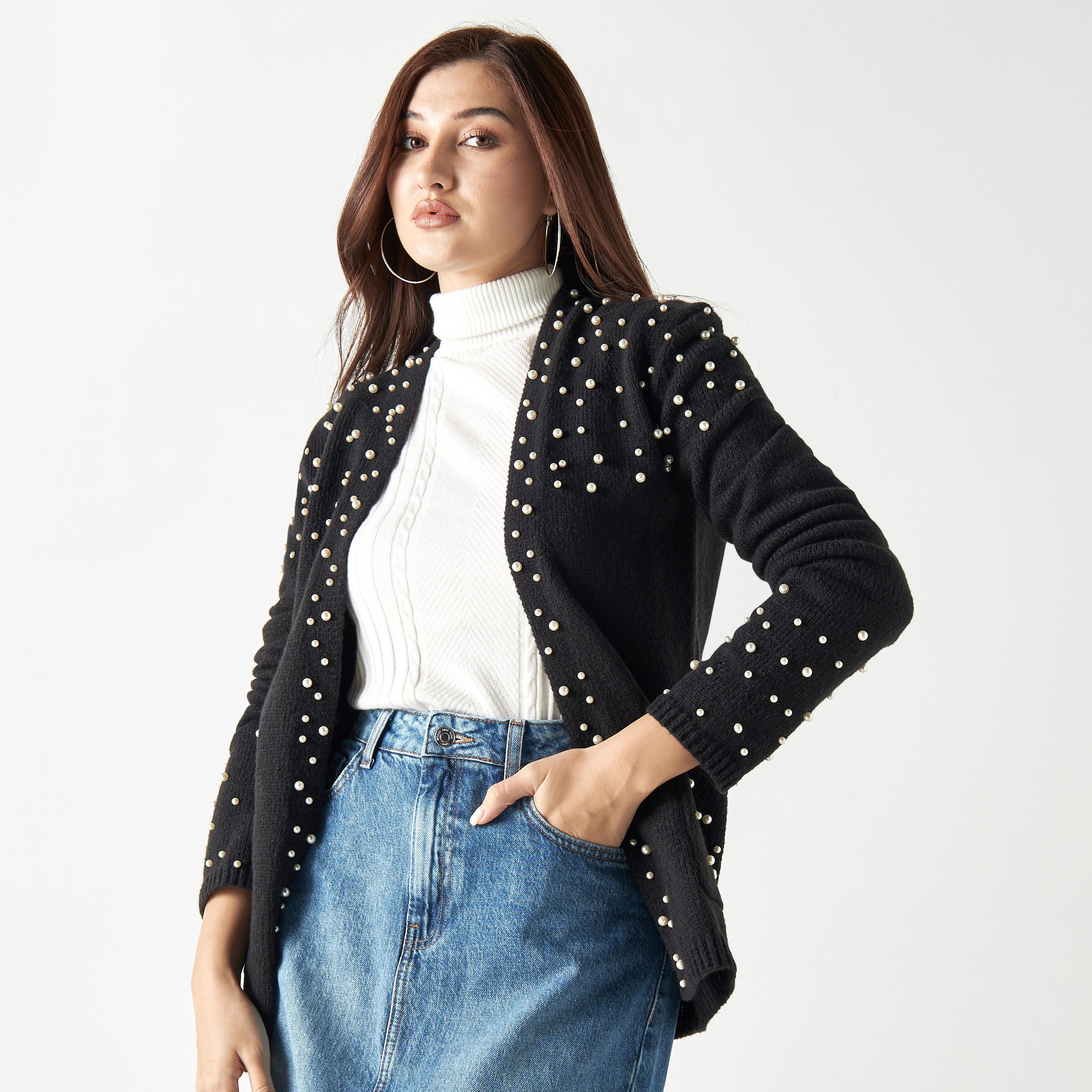 سترة مزيّنة باللؤلؤ بأكمام طويلة وجيوب من تو إكستريمز-women-winterwear-cardigansandjumpers-cardigans-image-1