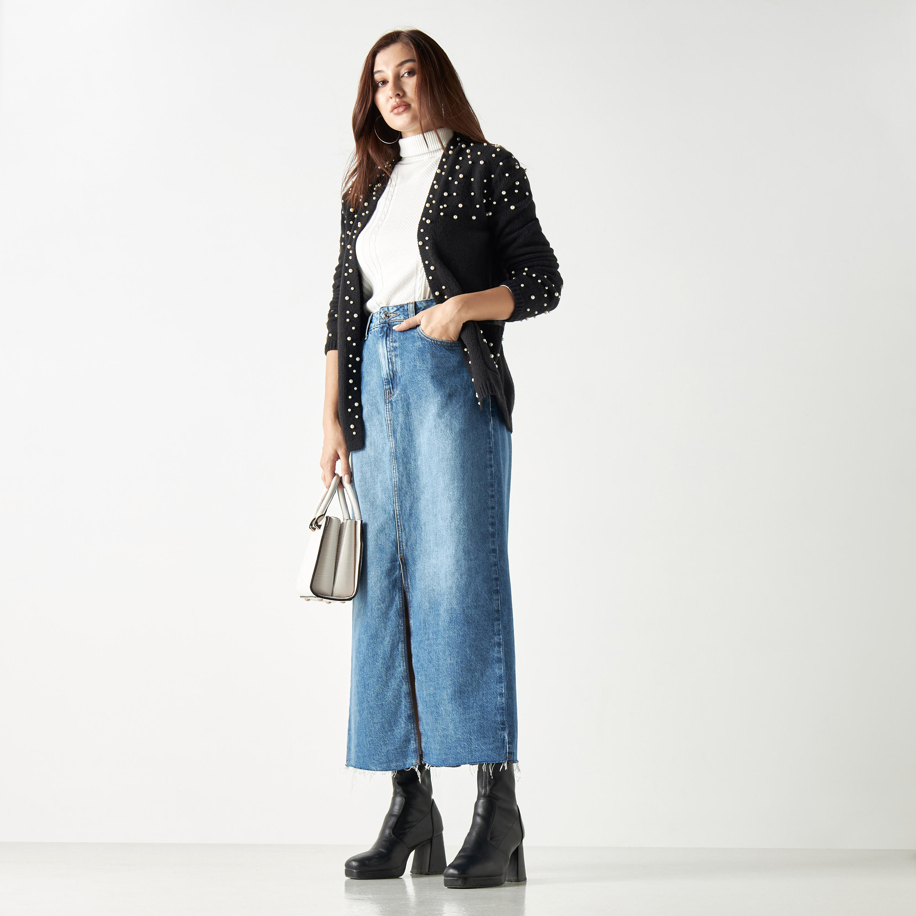 سترة مزيّنة باللؤلؤ بأكمام طويلة وجيوب من تو إكستريمز-women-winterwear-cardigansandjumpers-cardigans-image-2