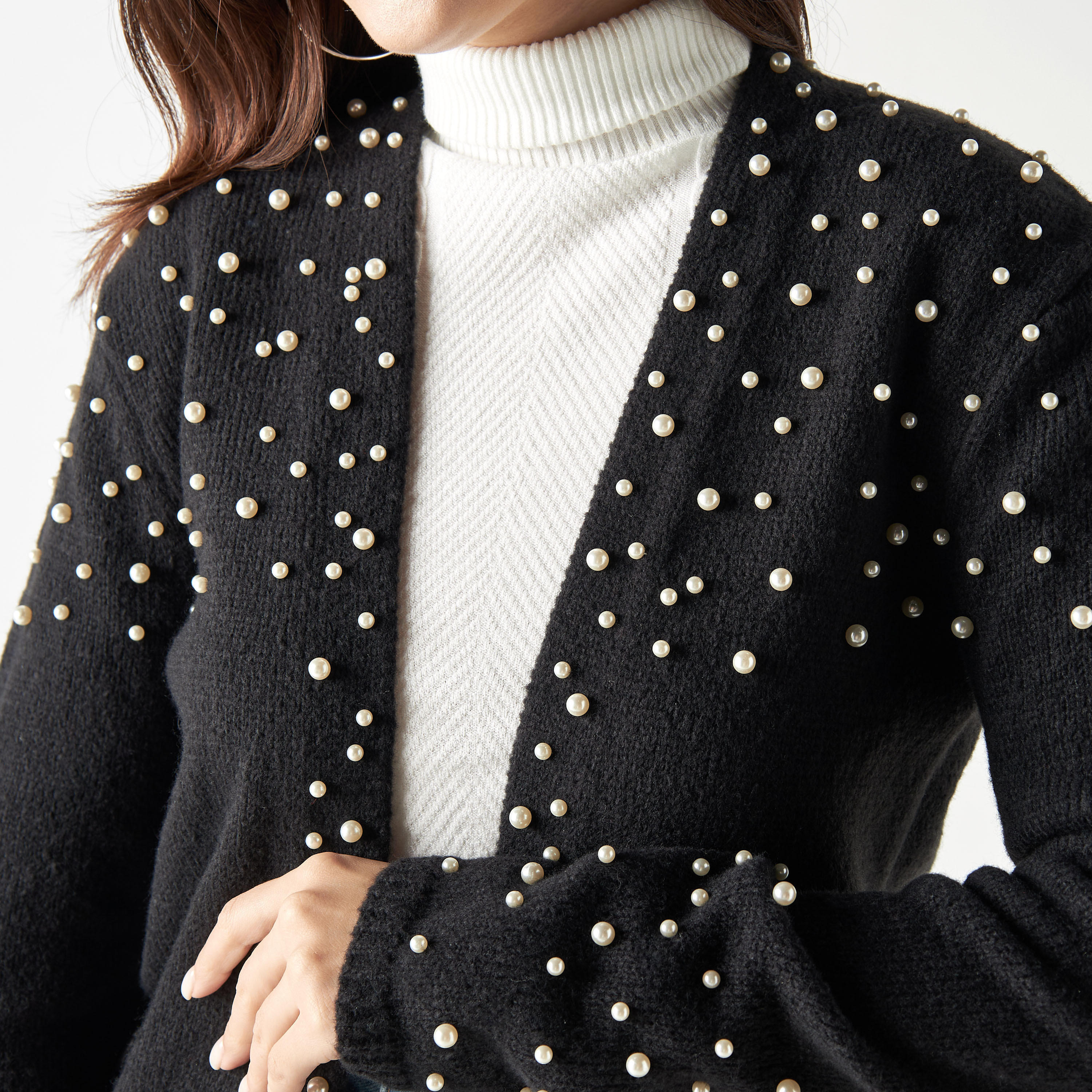سترة مزيّنة باللؤلؤ بأكمام طويلة وجيوب من تو إكستريمز-women-winterwear-cardigansandjumpers-cardigans-image-4