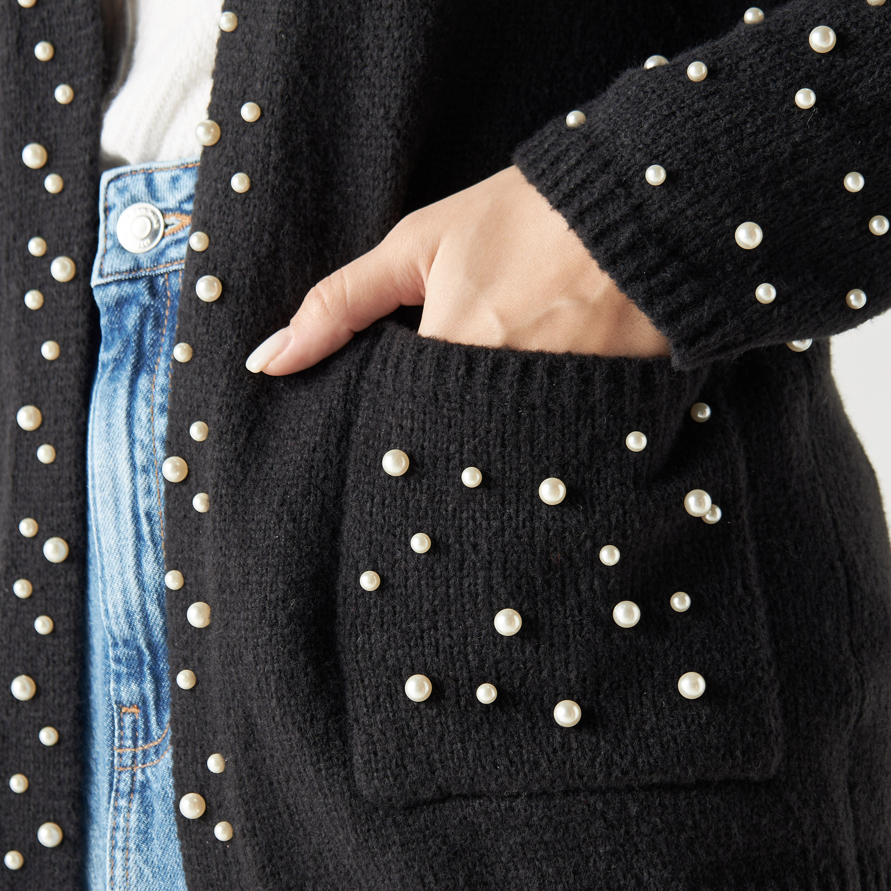 سترة مزيّنة باللؤلؤ بأكمام طويلة وجيوب من تو إكستريمز-women-winterwear-cardigansandjumpers-cardigans-image-5