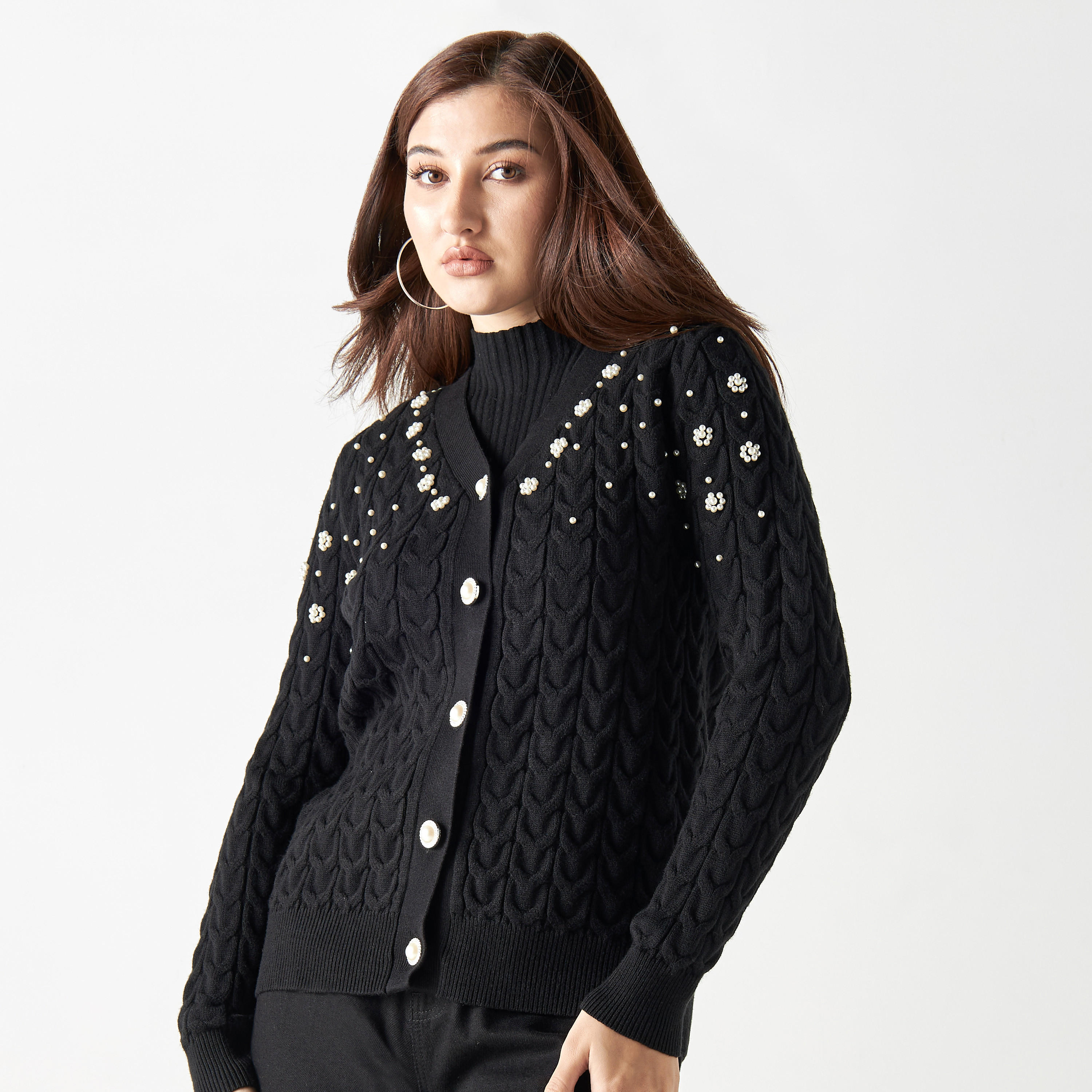 كارديجان مزيّن باللؤلؤ بياقة v وأكمام طويلة من تو إكستريمز-women-winterwear-cardigansandjumpers-cardigans-image-1