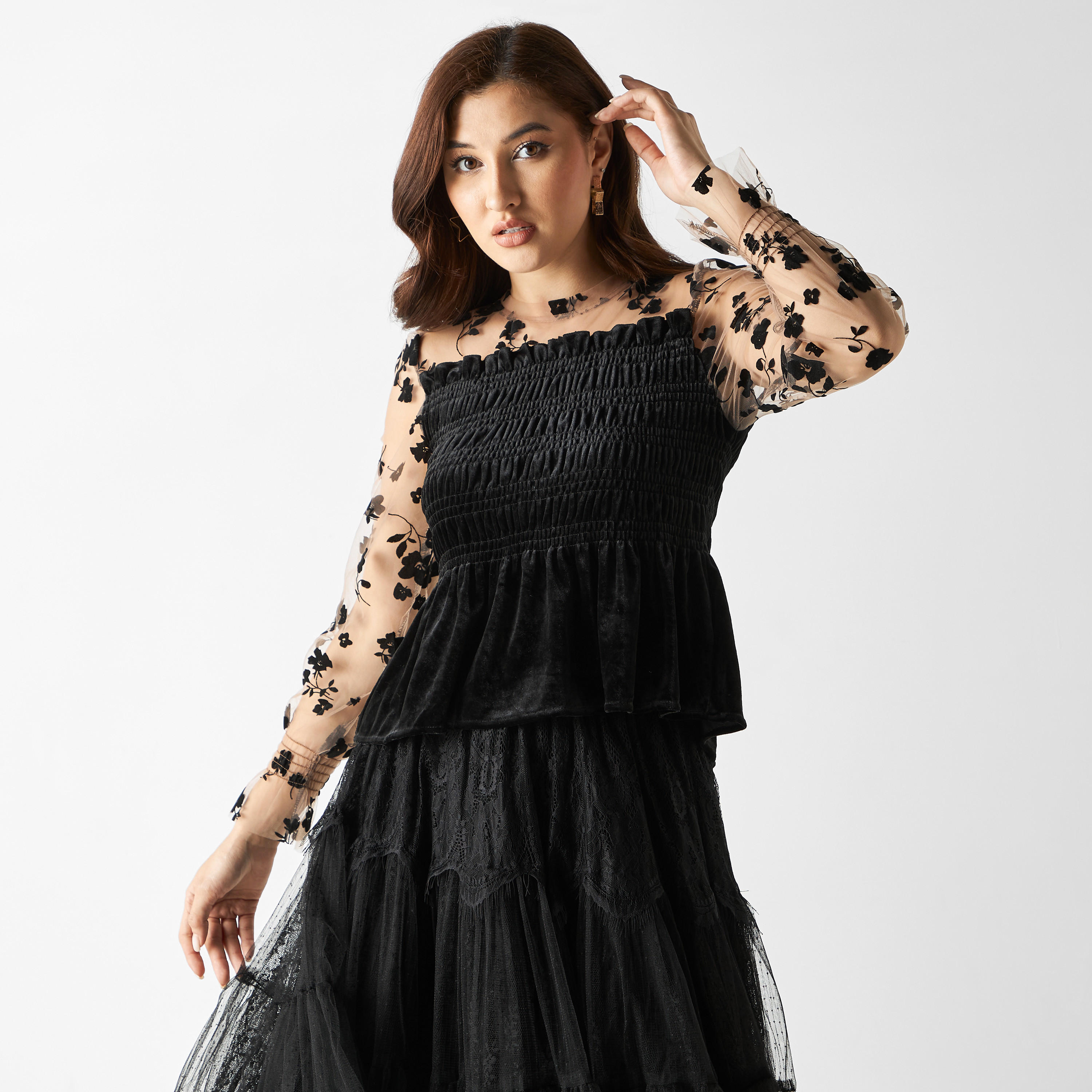 بلوزة كشكش بياقة مستديرة وأكمام طويلة من تو إكستريمز-women-clothing-shirtsandblouses-blouses-image-1