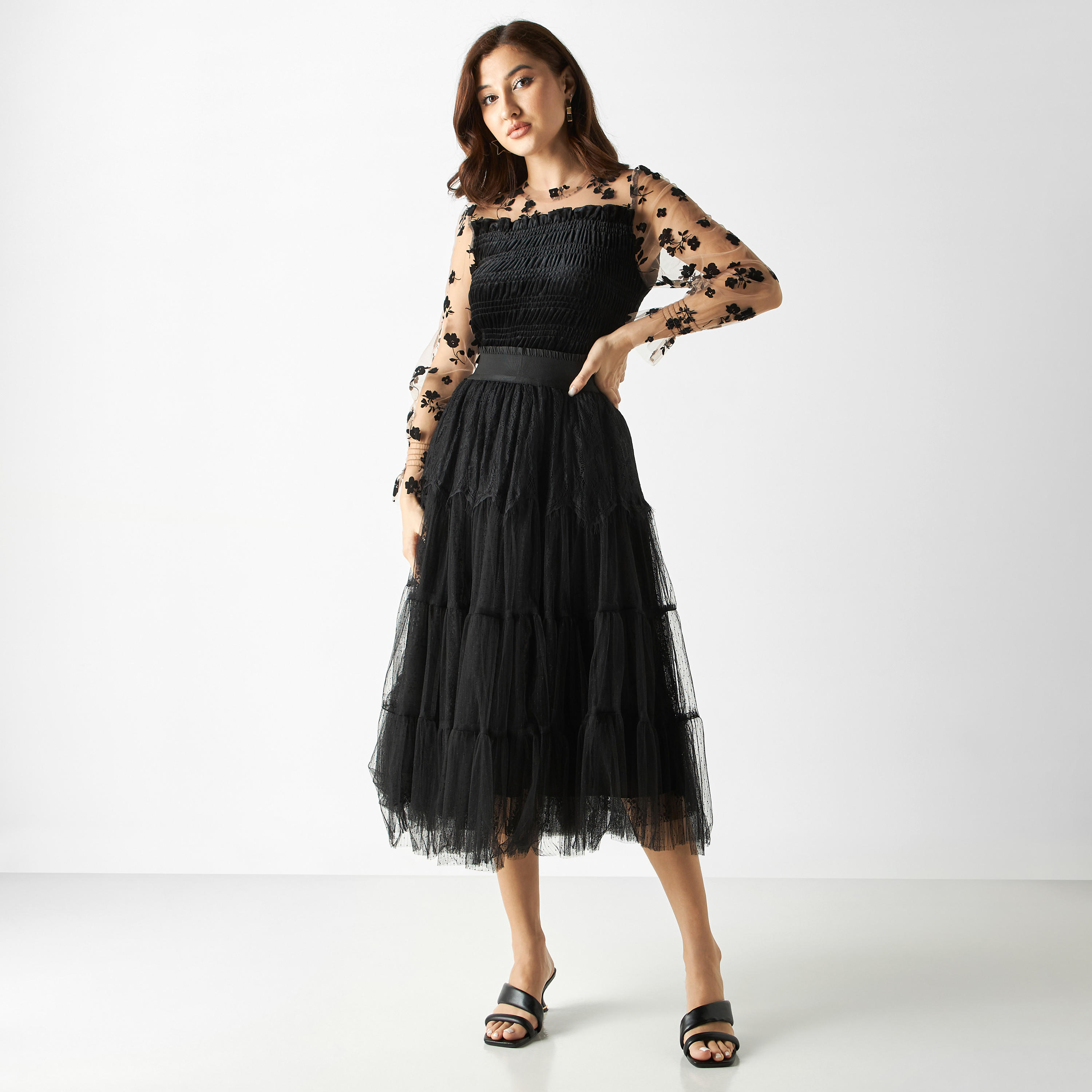 بلوزة كشكش بياقة مستديرة وأكمام طويلة من تو إكستريمز-women-clothing-shirtsandblouses-blouses-image-2