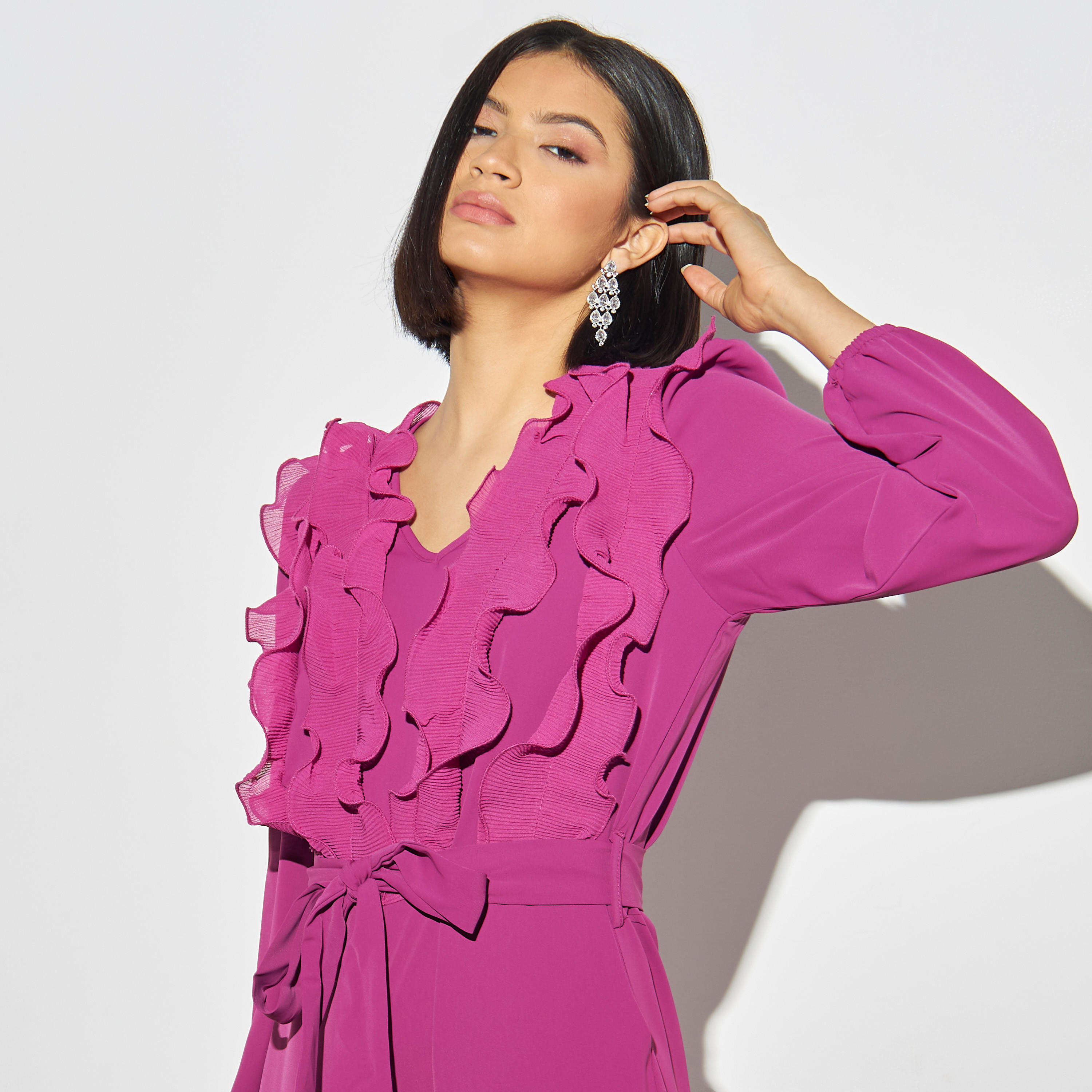 أفرول بياقة V وتفاصيل كشكش وحزام ربط من تو إكستريمز-women-clothing-jumpsuits-image-4