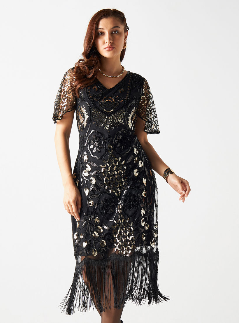 فستان بقصة ضيّقة وتزيينات ترتر وياقة v وشراشيب من تو إكستريمز-women-clothing-dresses-image-1