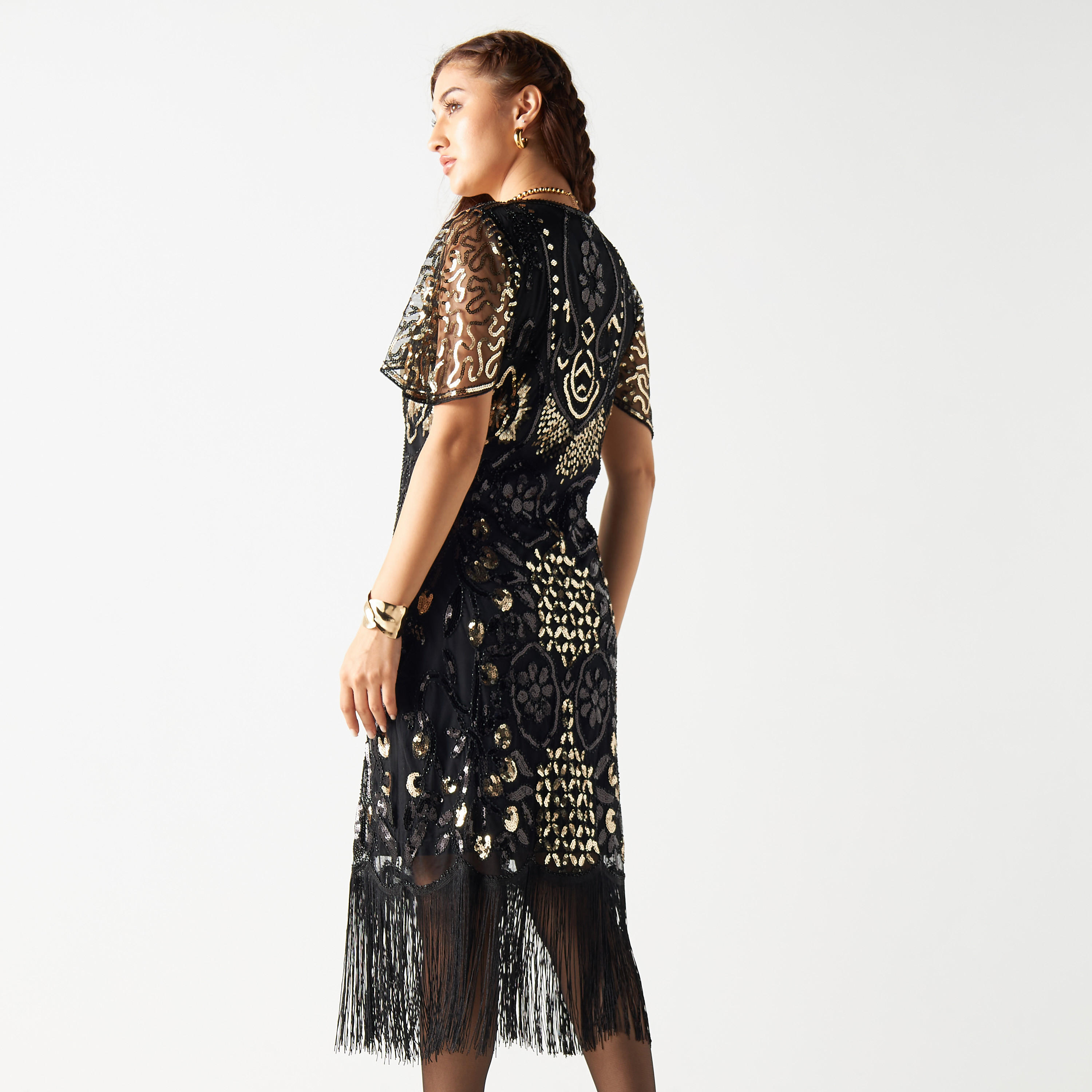 فستان بقصة ضيّقة وتزيينات ترتر وياقة v وشراشيب من تو إكستريمز-women-clothing-dresses-image-3