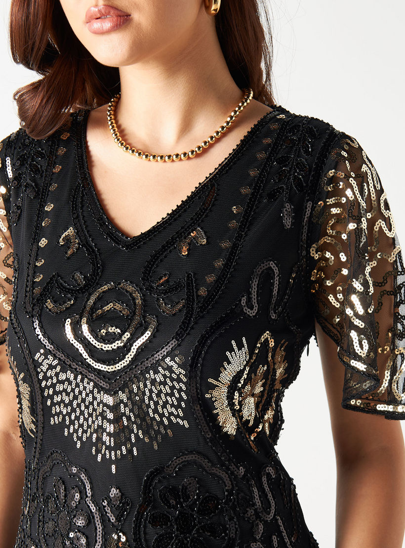 فستان بقصة ضيّقة وتزيينات ترتر وياقة v وشراشيب من تو إكستريمز-women-clothing-dresses-image-4