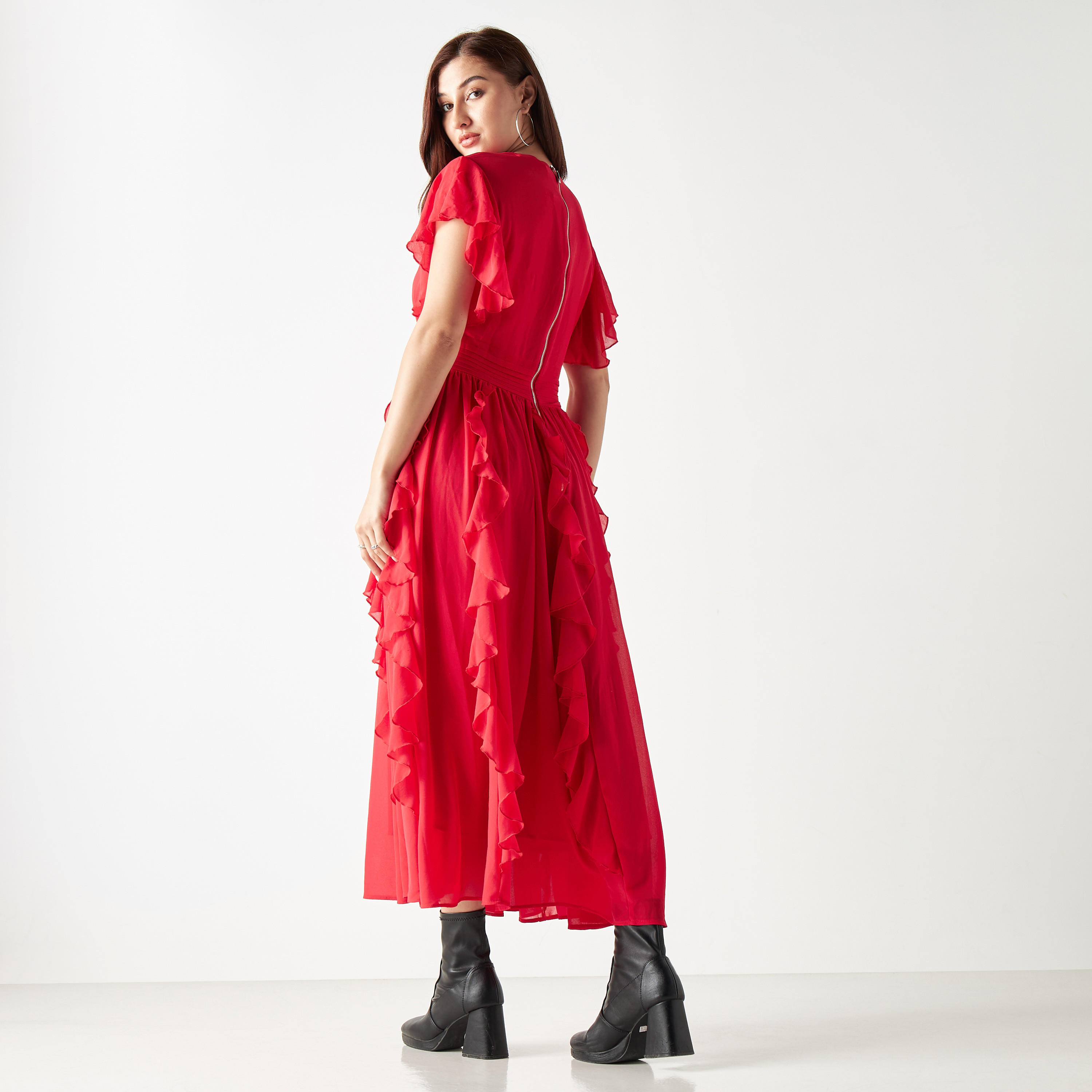 فستان ميدي بتفاصيل كشكش وأكمام واسعة وياقة V من تو إكستريمز-women-clothing-dresses-image-3