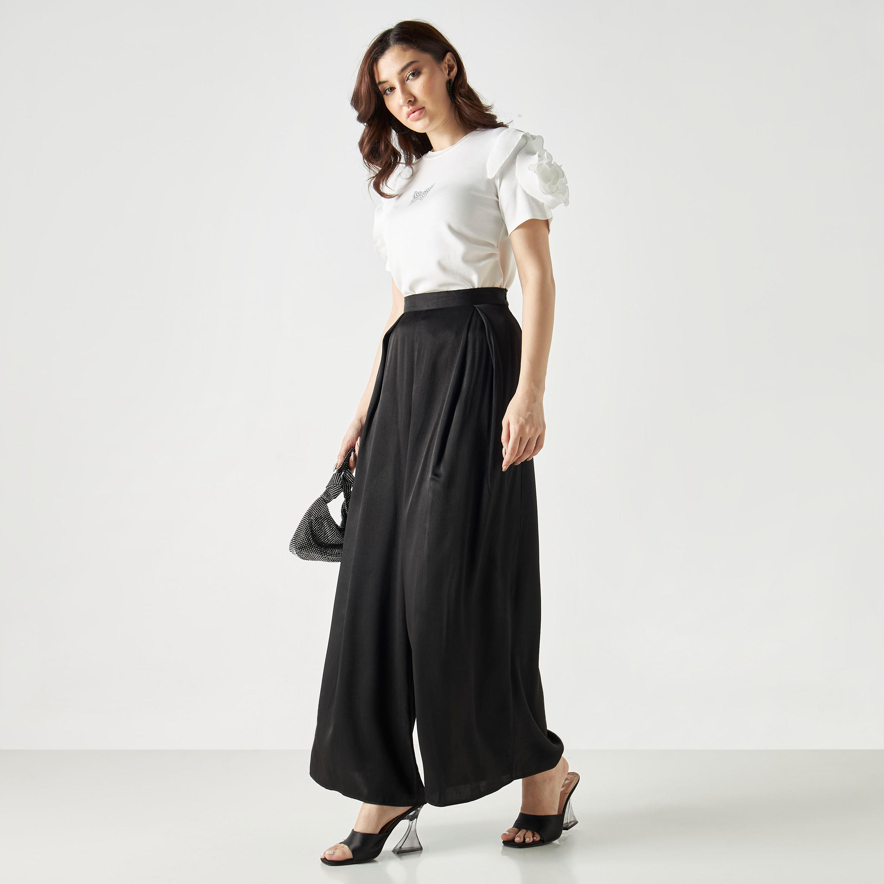 تيشيرت بأكمام قصيرة مزين بفراشات مع تفاصيل أزهار من تو إكستريمز-women-clothing-tshirts-image-6