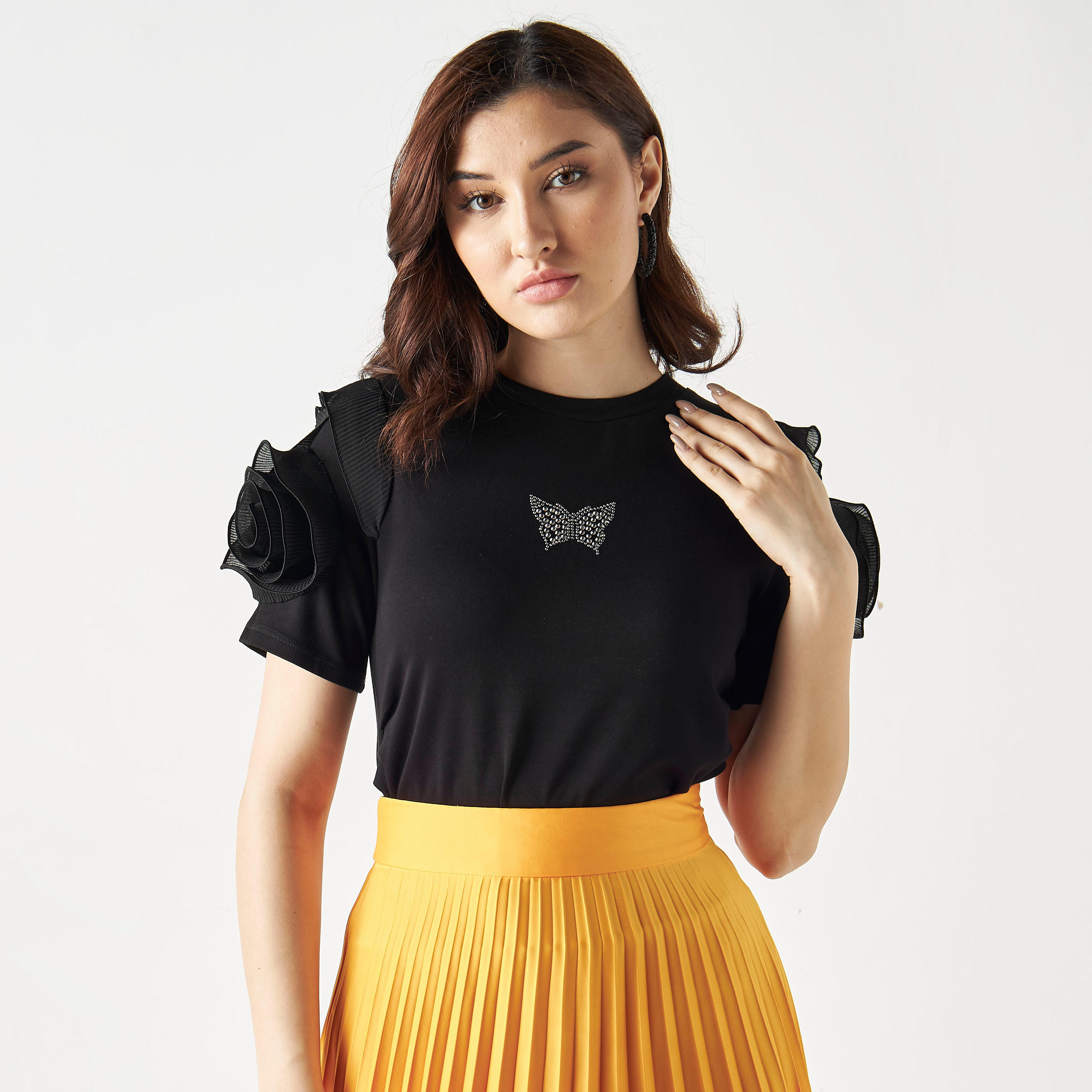 تيشيرت بأكمام قصيرة مزين بفراشات مع تفاصيل أزهار من تو إكستريمز-women-clothing-tshirts-image-1