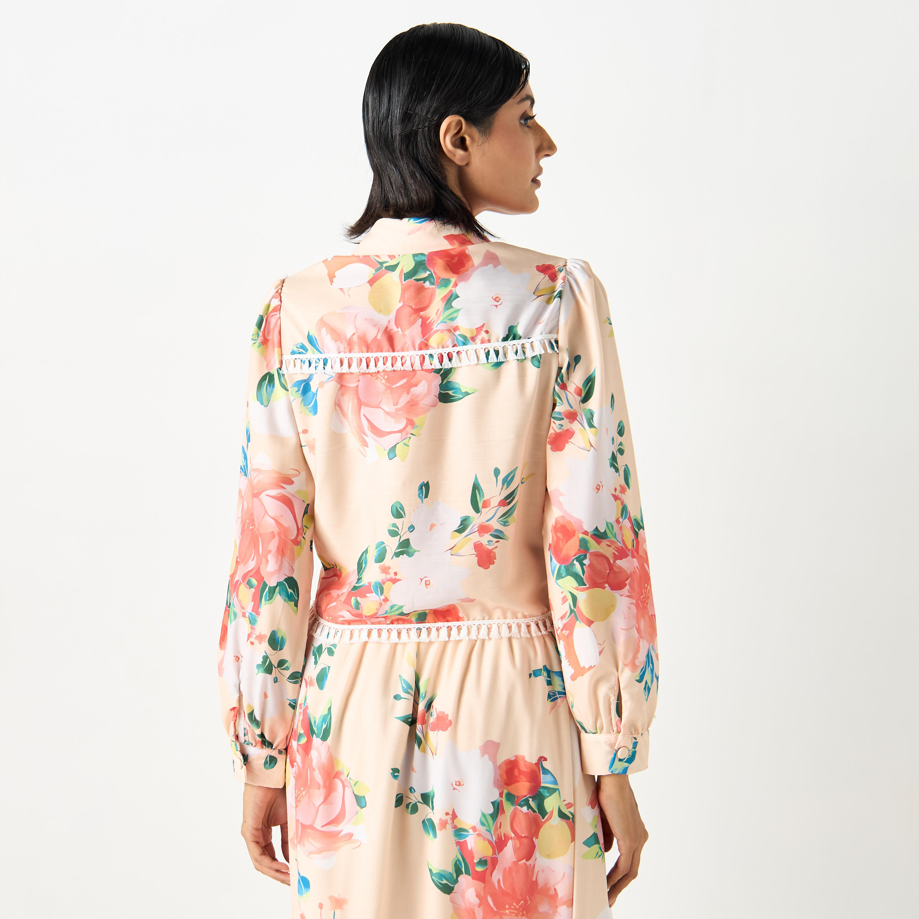قميص بلوزة بتفاصيل دانتيل ورباط بطبعات من تو إكستريمز-women-clothing-shirtsandblouses-shirts-image-3