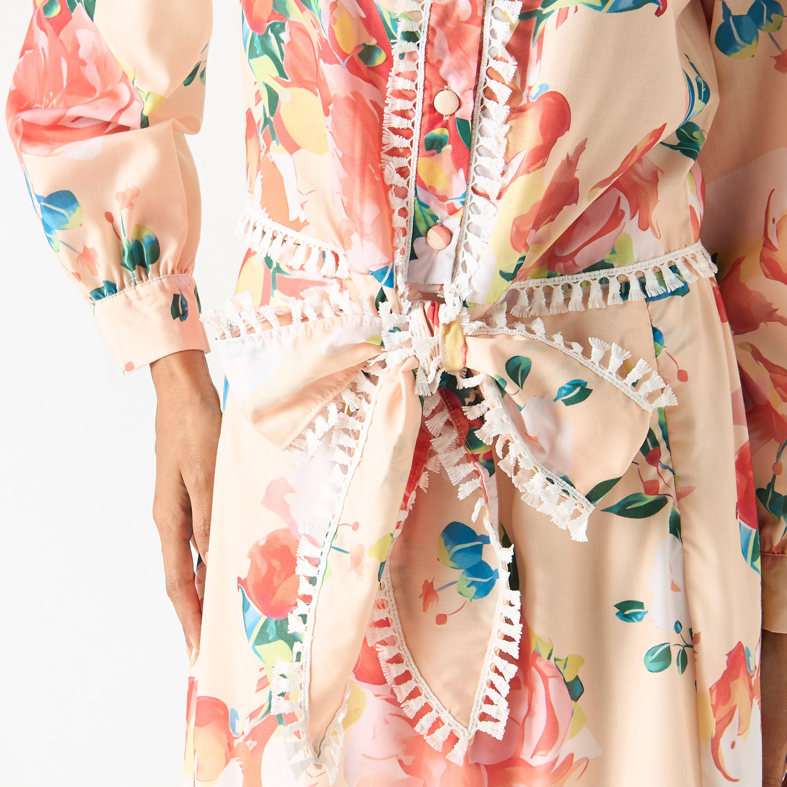 قميص بلوزة بتفاصيل دانتيل ورباط بطبعات من تو إكستريمز-women-clothing-shirtsandblouses-shirts-image-4