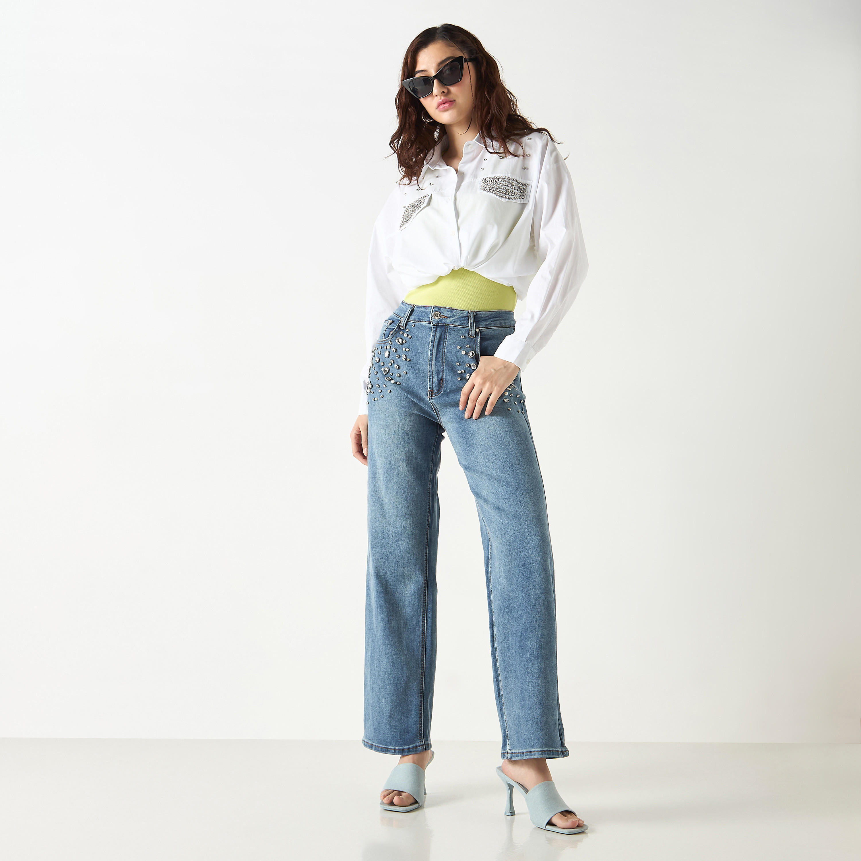 بنطلون جينز مزين واسع الساقين من تو إكستريمز-women-clothing-bottoms-jeans-image-2
